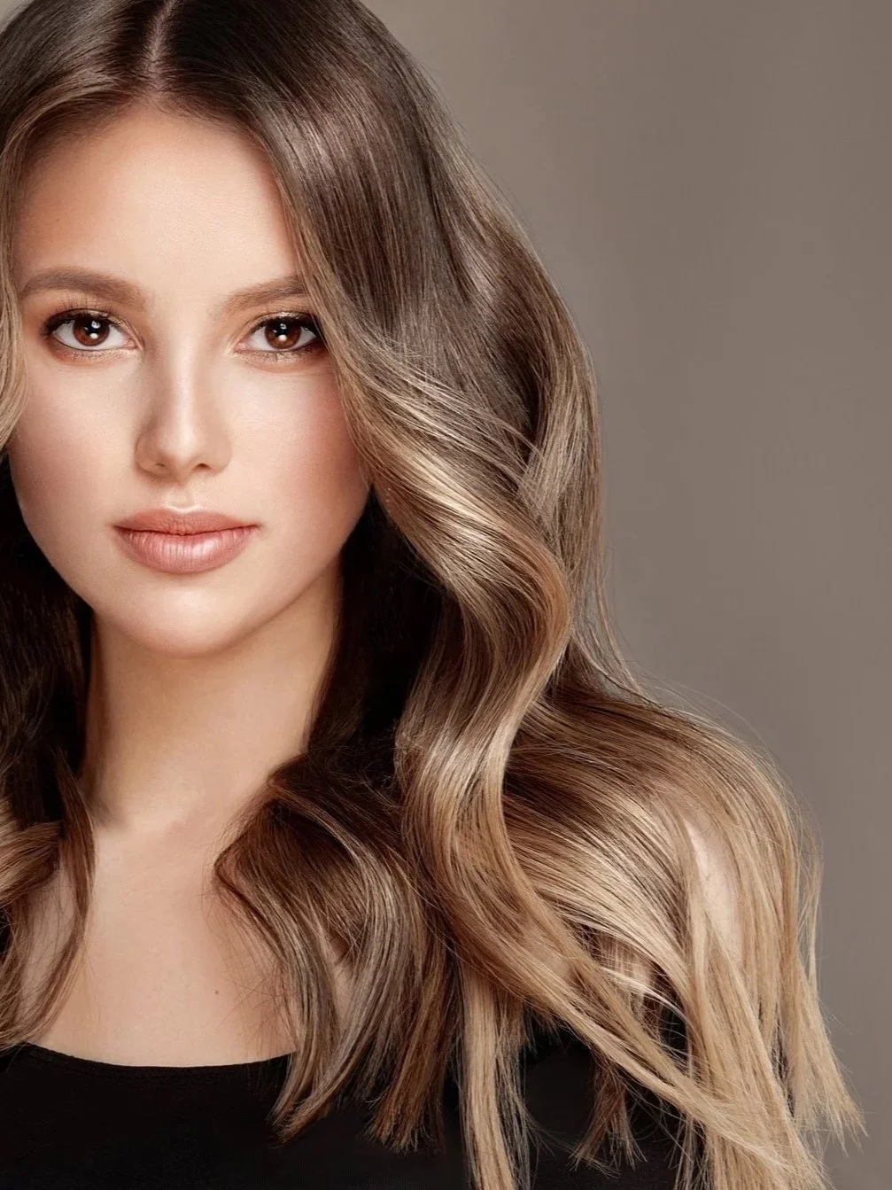 face frame money pieces in long hair long wavy balayage highlighted healthy shiny hair with glowing skin