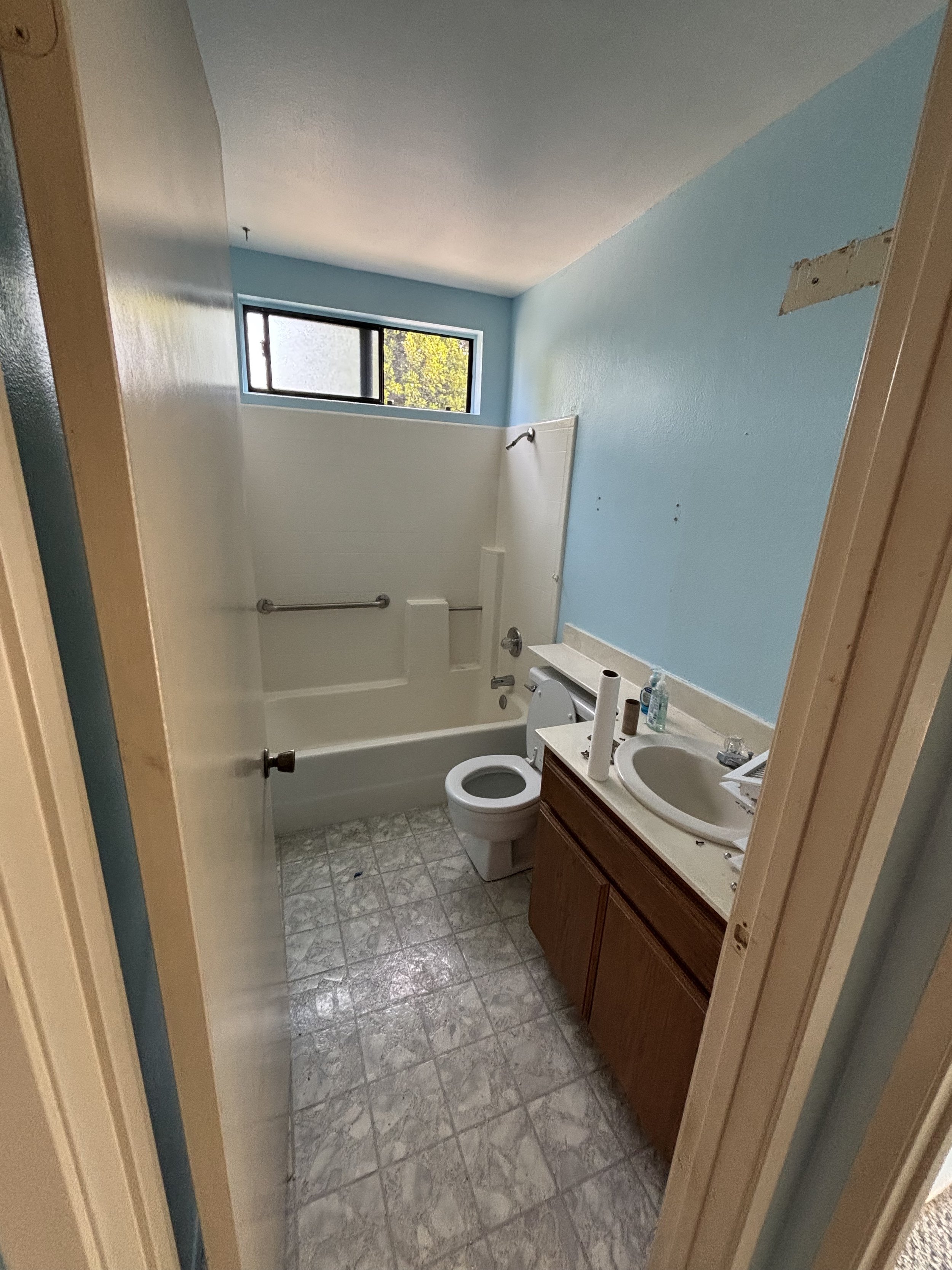 Guest Bathroom Before