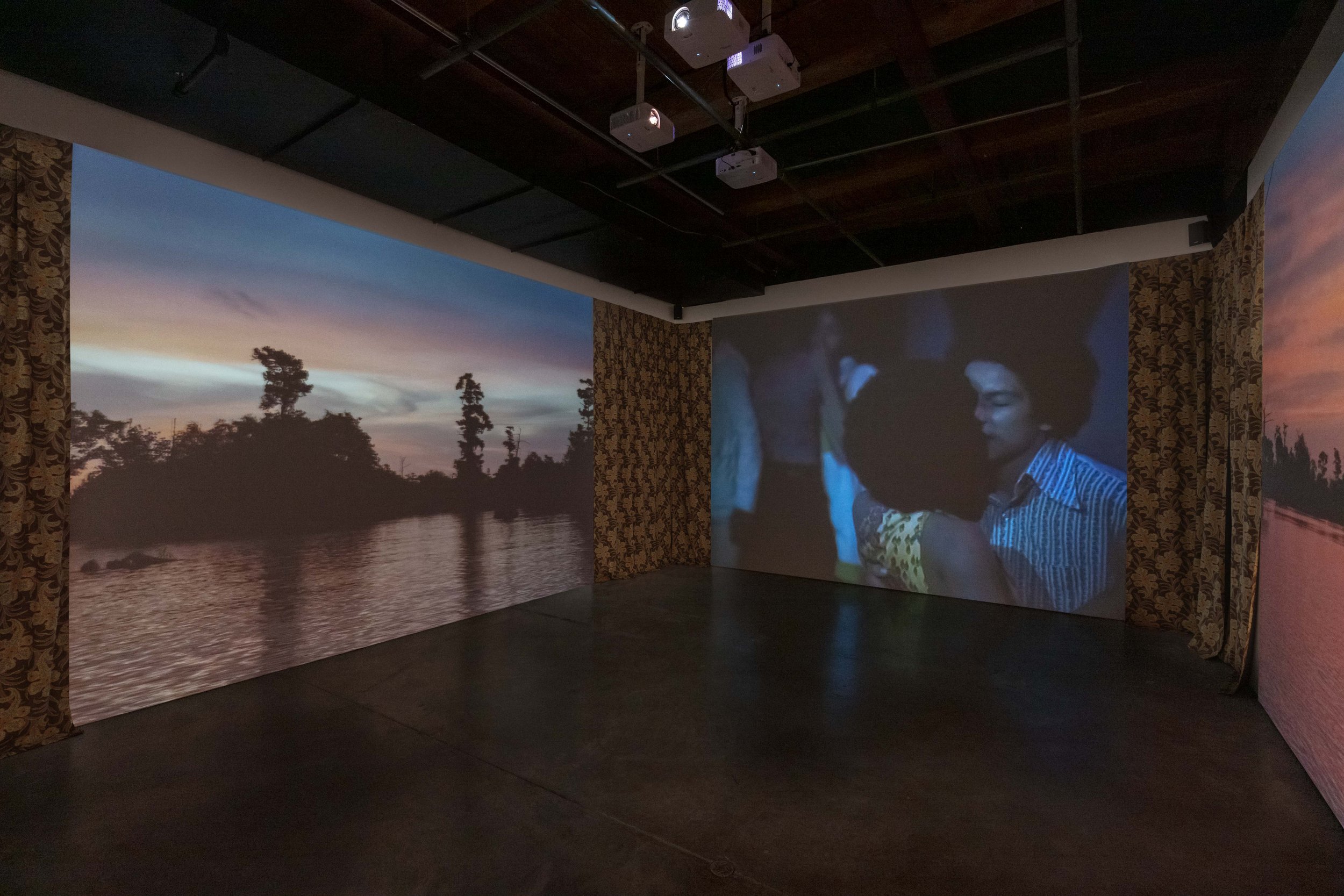 Ruth Owens

Black Delight, An Ecopoem, 2024
Four-channel video installation with original soundtrack 
14:02 min