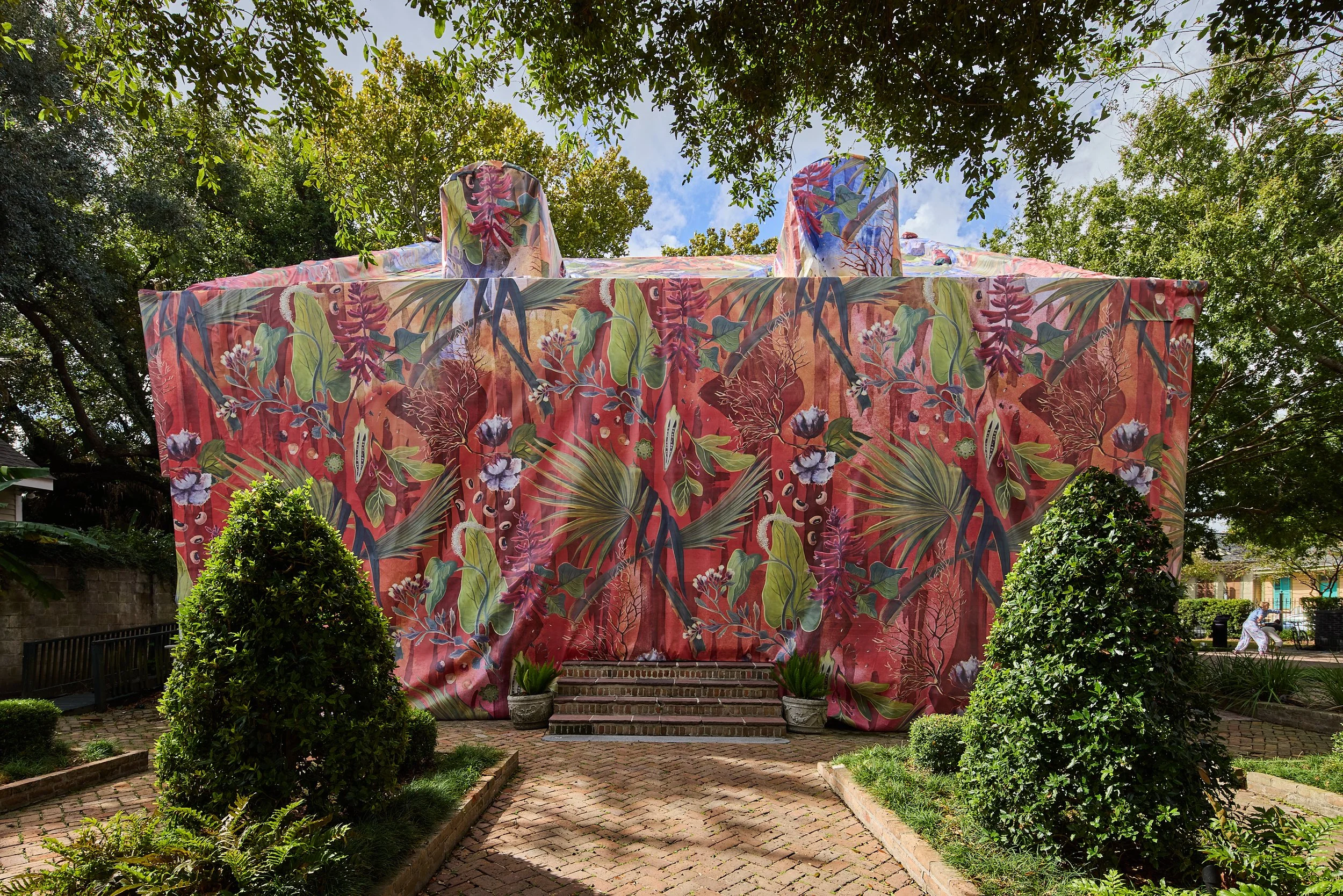 Joiri Minaya

Fleurs de liberation: an ecology of resistance (Cloaking of the Melleur-Goldthwaite House), 2024
Ink on vinyl fabric