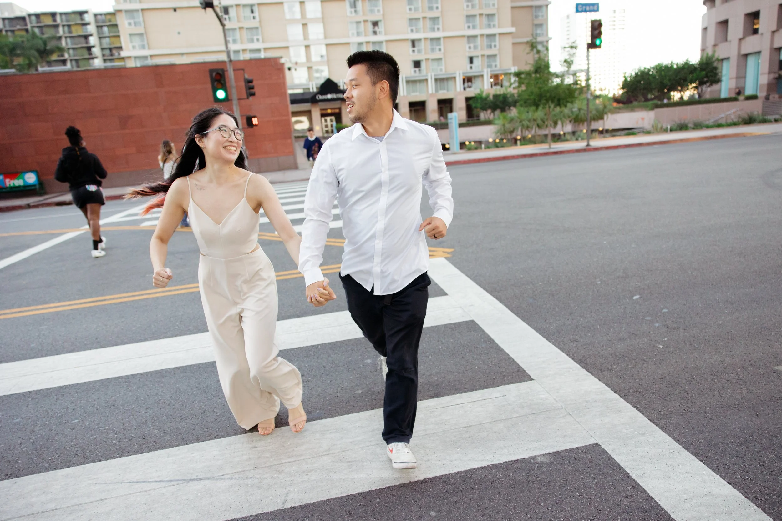 dtla engagement photographers (11).jpg