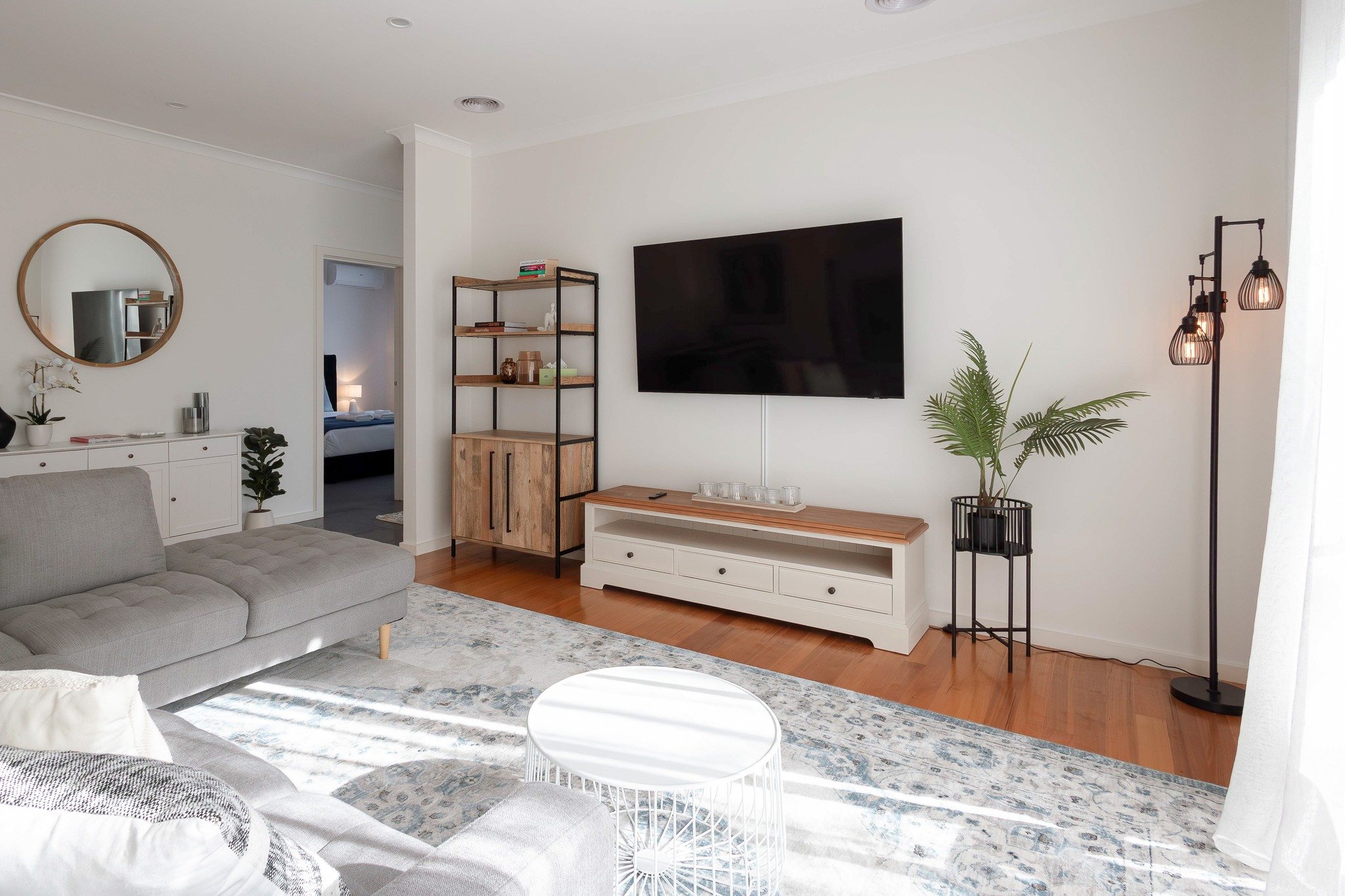 A calm, relaxing space perfect for the whole family ⎯ Bella Boutique 🪴

❋ 3 bedrooms | sleeps 6
❋ Outdoor entertaining space with BBQ and kids cubby house
❋ Walking distance to Four Pillars Gin and to Healesville's Main Street

book direct via our w