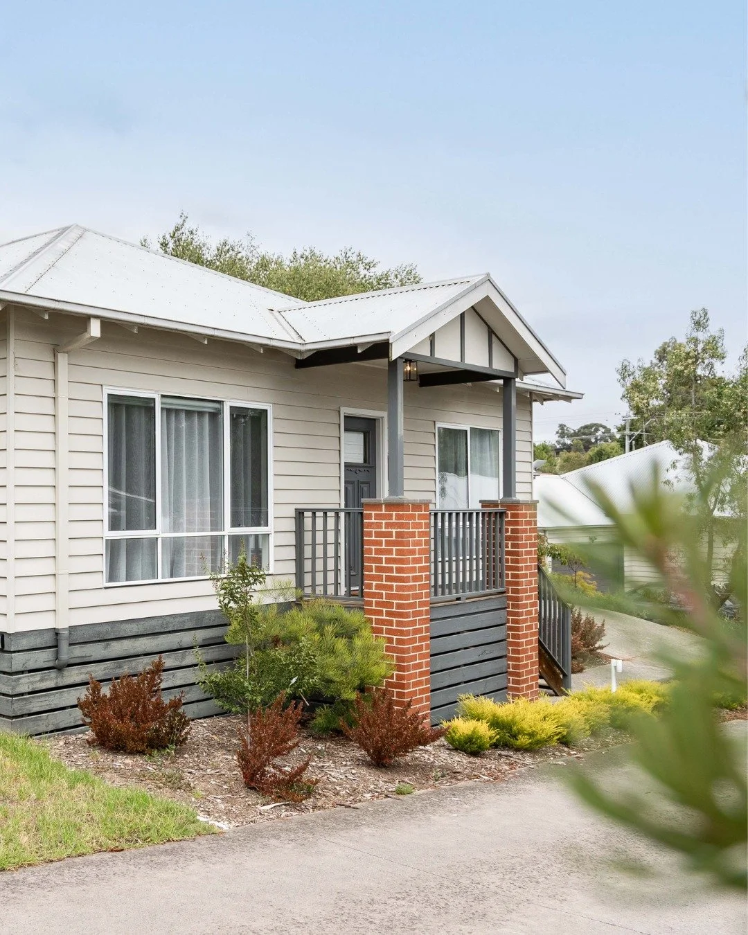 Our popular holiday home Bella Boutique only has limited availability left for the school holidays! If you're thinking about a winter escape - book your stay now 👉🏻 www.yarravalleyholidays.com.au