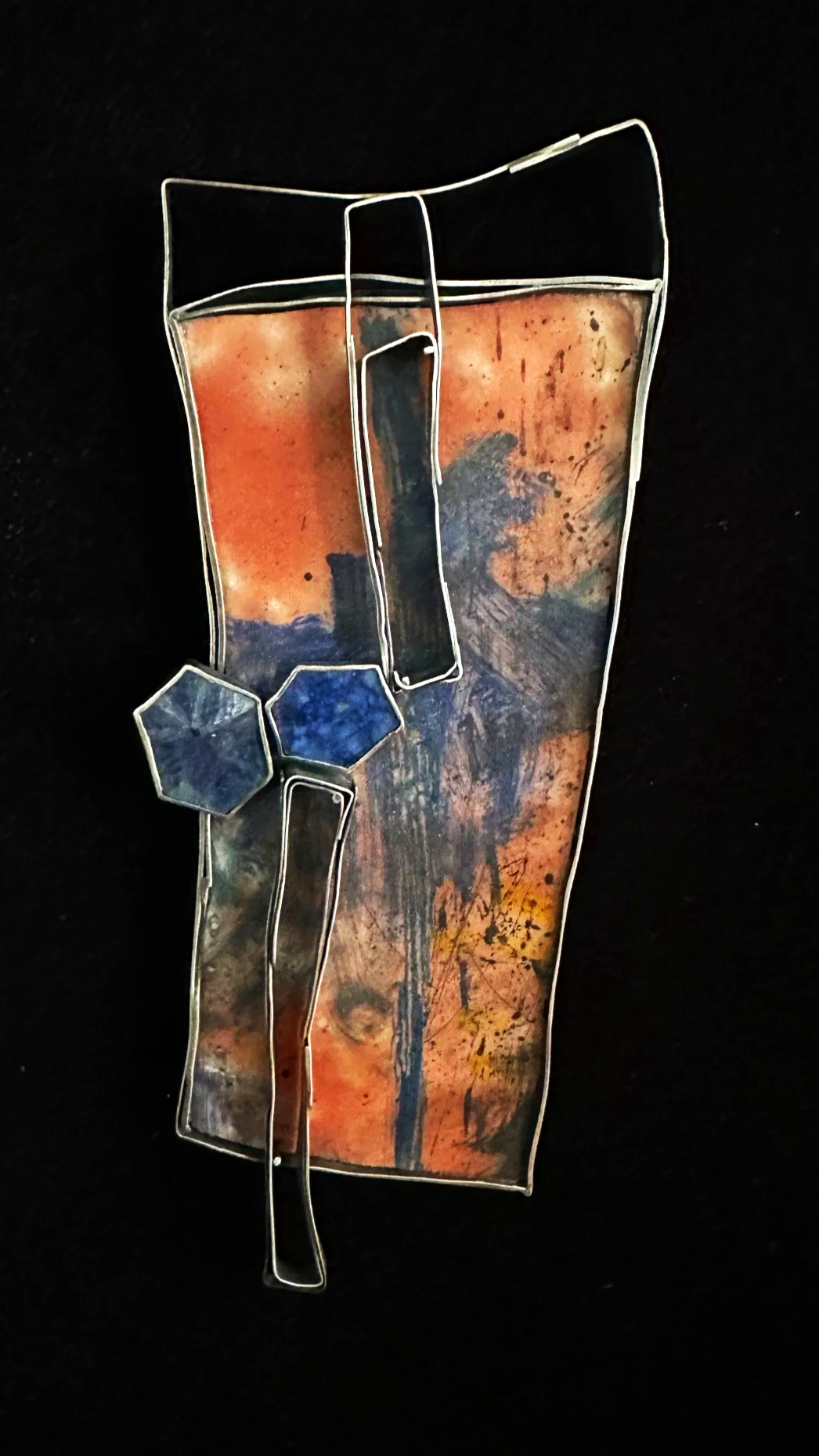 Brooch, jewelry, designed and fabricated by Susan Kasson Sloan.