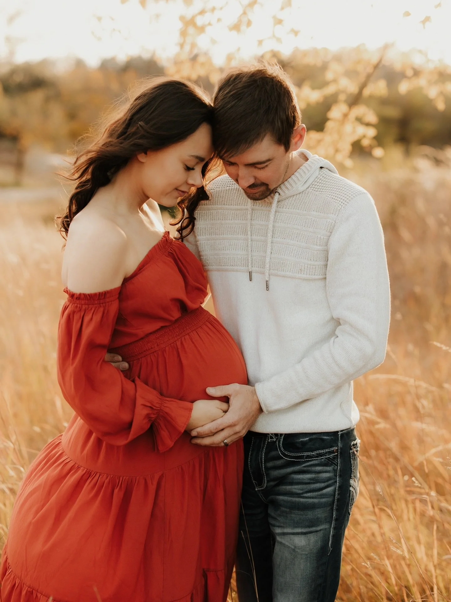Soon to be a family of four 💫 

So much magic with these two on this chilly fall evening&mdash;holding onto each other and their love for these baby girls to keep warm. 🍂

Central Nebraska Maternity and Newborn photographer

www.rachelleleephoto.co