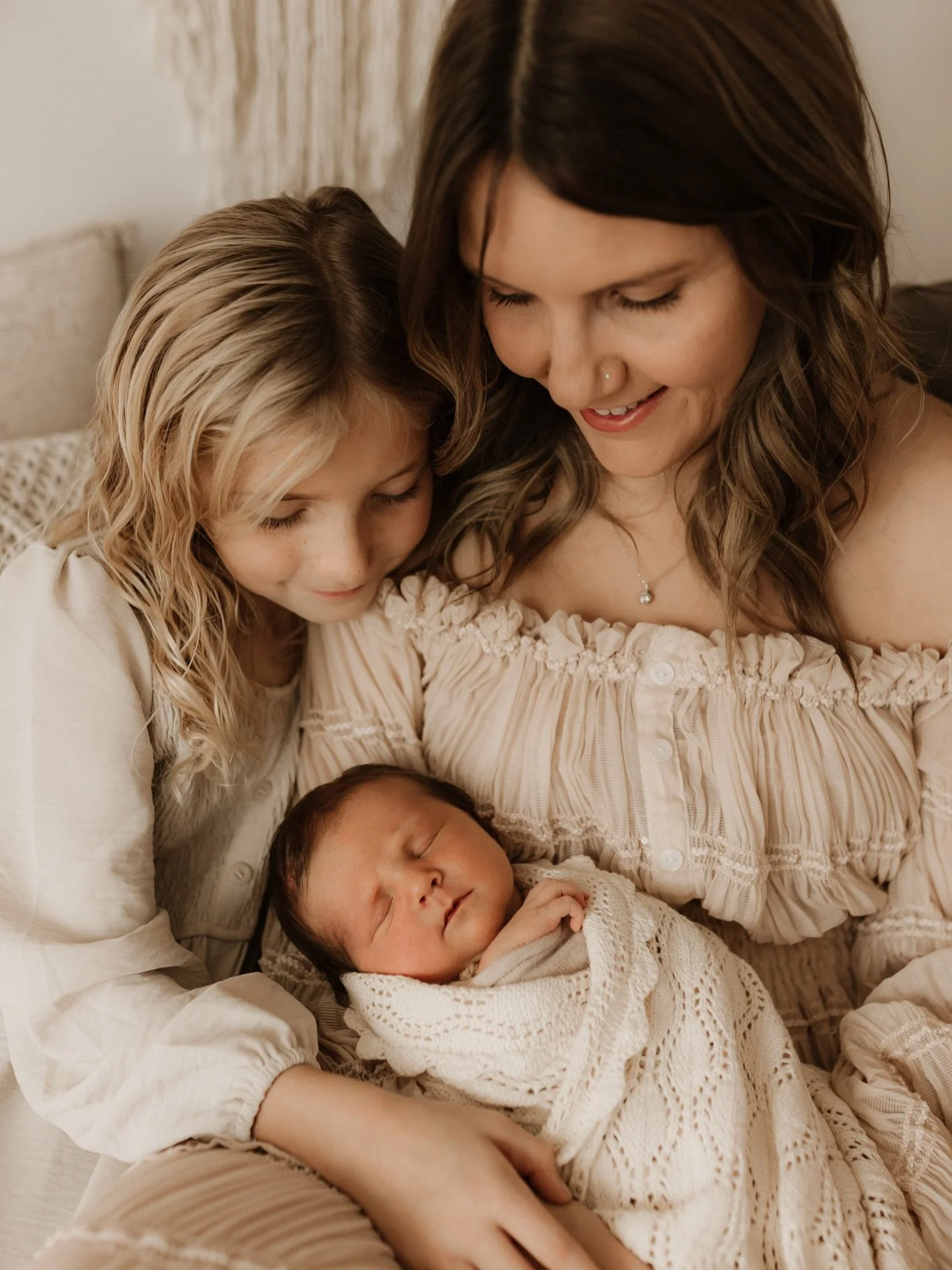 Just sent off this darling gallery of baby Isla and her family. I think they might be totally smitten with her, and how could you not be?! 🥰🩷

&mdash;&mdash;&mdash;&mdash;&mdash;&mdash;&mdash;&mdash;&mdash;&mdash;&mdash;&mdash;&mdash;&mdash;&mdash;