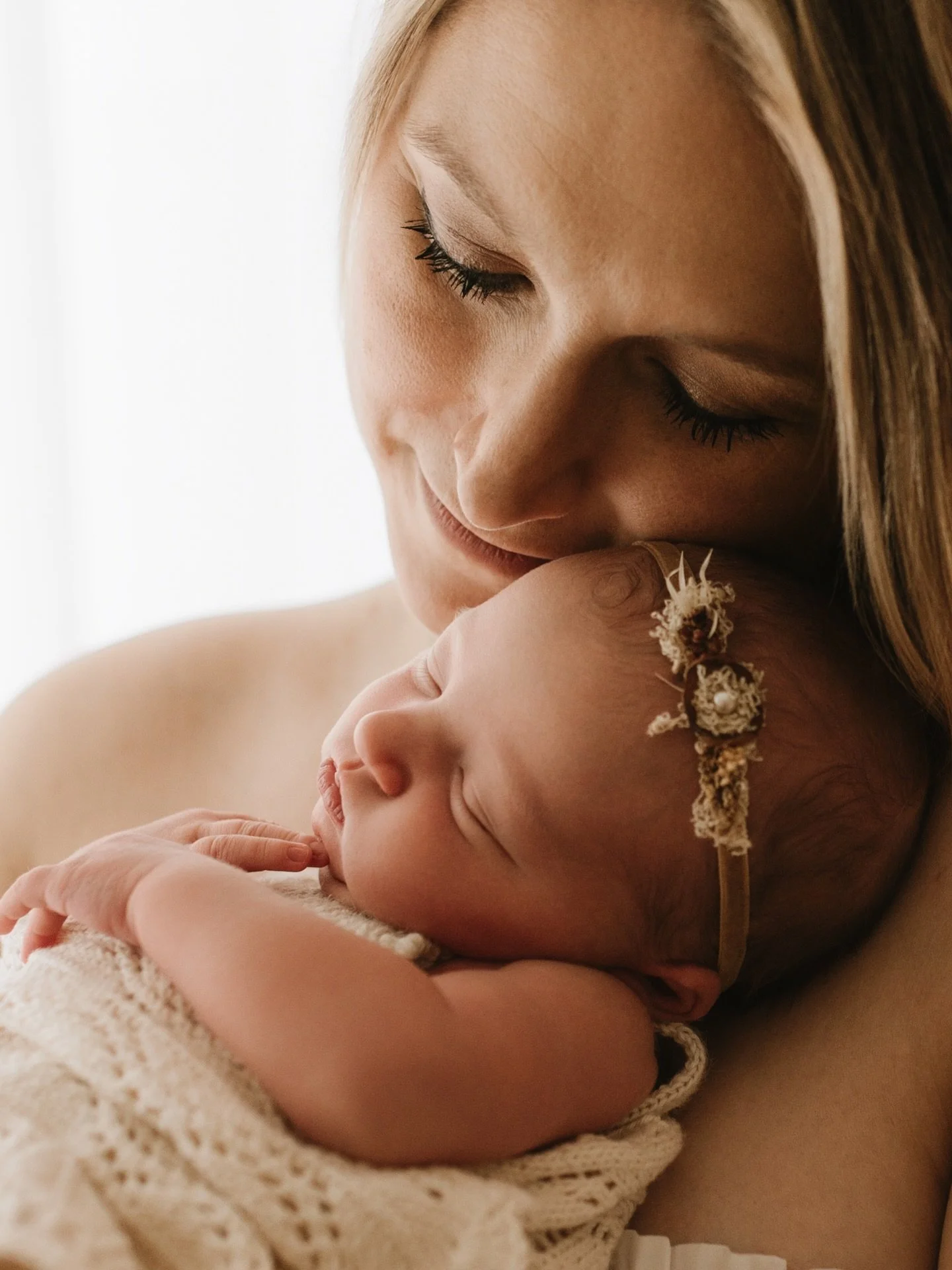 When you&rsquo;re the baby and your world is turned upside down with a new baby&hellip;.snuggly moments with mama are so important. 🫶🏻

It was a darling session, welcoming a third baby girl to the family. Baby Grace &mdash; one week in the world. ?