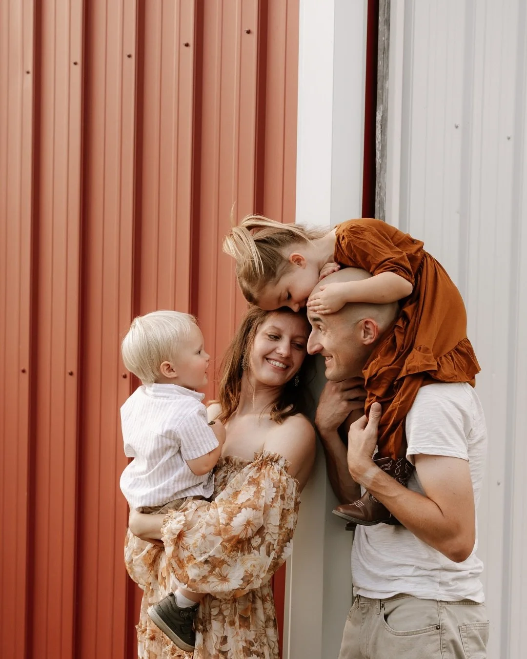 So grateful for the families who invite me back year after year to tell their family story. 🫶🏻

It was extra special this past year, capturing the Sexson family at their new home and dreamy acreage.✨

A note on travel sessions* This family used to 