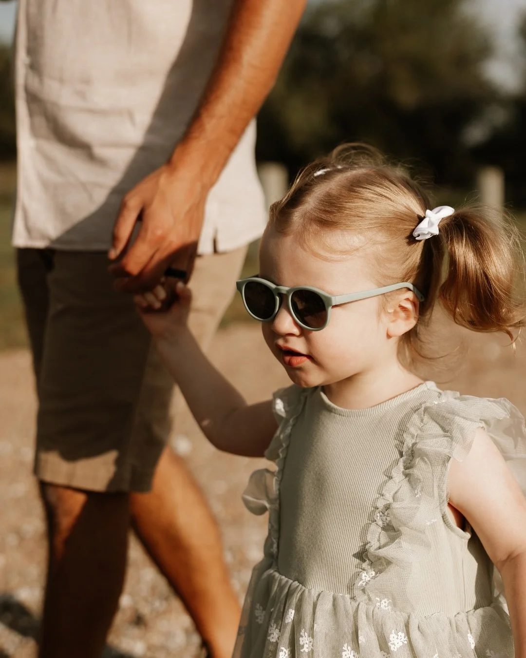 I stepped a bit outside my comfort zone for this one...

This sweet family, visiting from Boston asked for a morning session to help with toddler schedules and jet lag. ✈️ 

Morning light can be tricky (bright sun and deep shadows), but I leaned in w