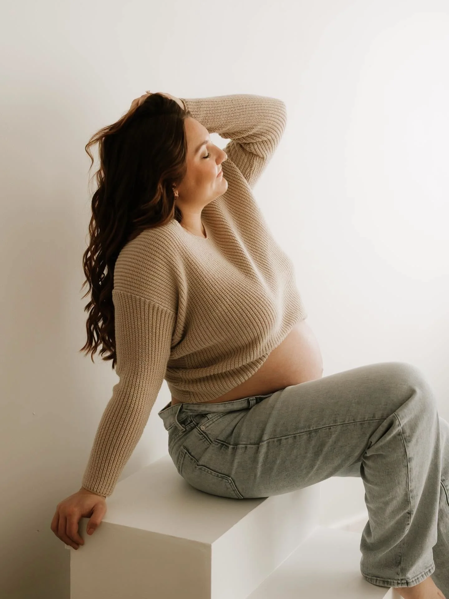 Stunning Jordyn in the studio for her maternity photos.✨

I can&rsquo;t wait to see them again in a couple weeks with this sweet baby boy in their arms. 💙

www.rachelleleephoto.com/maternity

Central Nebraska Photography - Minden, Kearney, Holdrege,