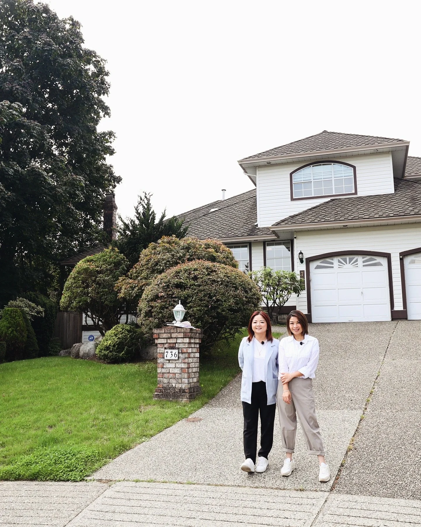 ✨ House goals unlocked in Coquitlam East!
𝙒𝙚’𝙧𝙚 𝙤𝙥𝙚𝙣𝙞𝙣𝙜 𝙙𝙤𝙤𝙧𝙨 𝙩𝙤 𝙩𝙝𝙞𝙨 11,055 𝙎𝙌𝙁𝙏 “𝙩𝙧𝙚𝙖𝙨𝙪𝙧𝙚 𝙡𝙤𝙩” 𝙛𝙖𝙢𝙞𝙡𝙮 𝙝𝙤𝙢𝙚 🏡 𝙩𝙝𝙞𝙨 𝙎𝙖𝙩𝙪𝙧𝙙𝙖𝙮 2-4𝙋𝙈.
✔️ 6 Bedrooms + Den (work-from-home r