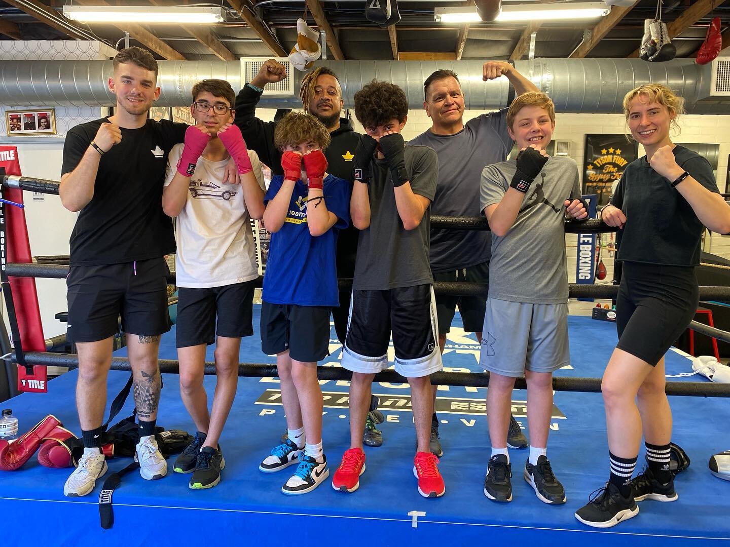 Four new future champs 🥊💪🏼
We had a blast working with the boys from St. Thomas over the weekend. Keep up all the hard work and you can achieve anything 👊🏼🔥. #proper #boxing #club #great #striveforgreatness #phoenix #az #hardwork #stthomas #wor