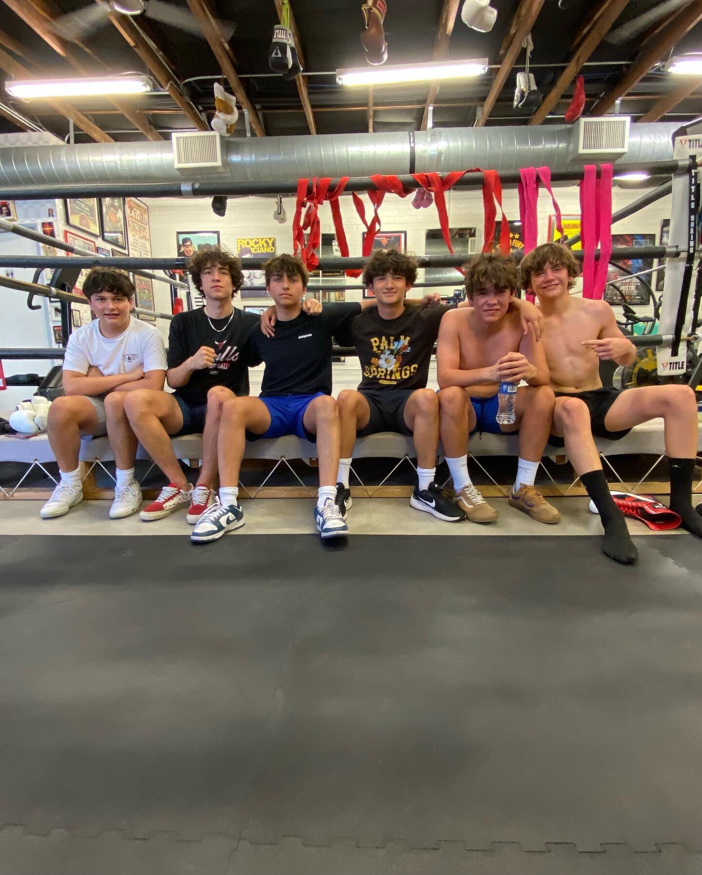 The Boys ⚔️

#proper #boxing #properboxing #phoenix #sparring #arizona #theboys #workout #work #familytime #family #striveforgreatness
