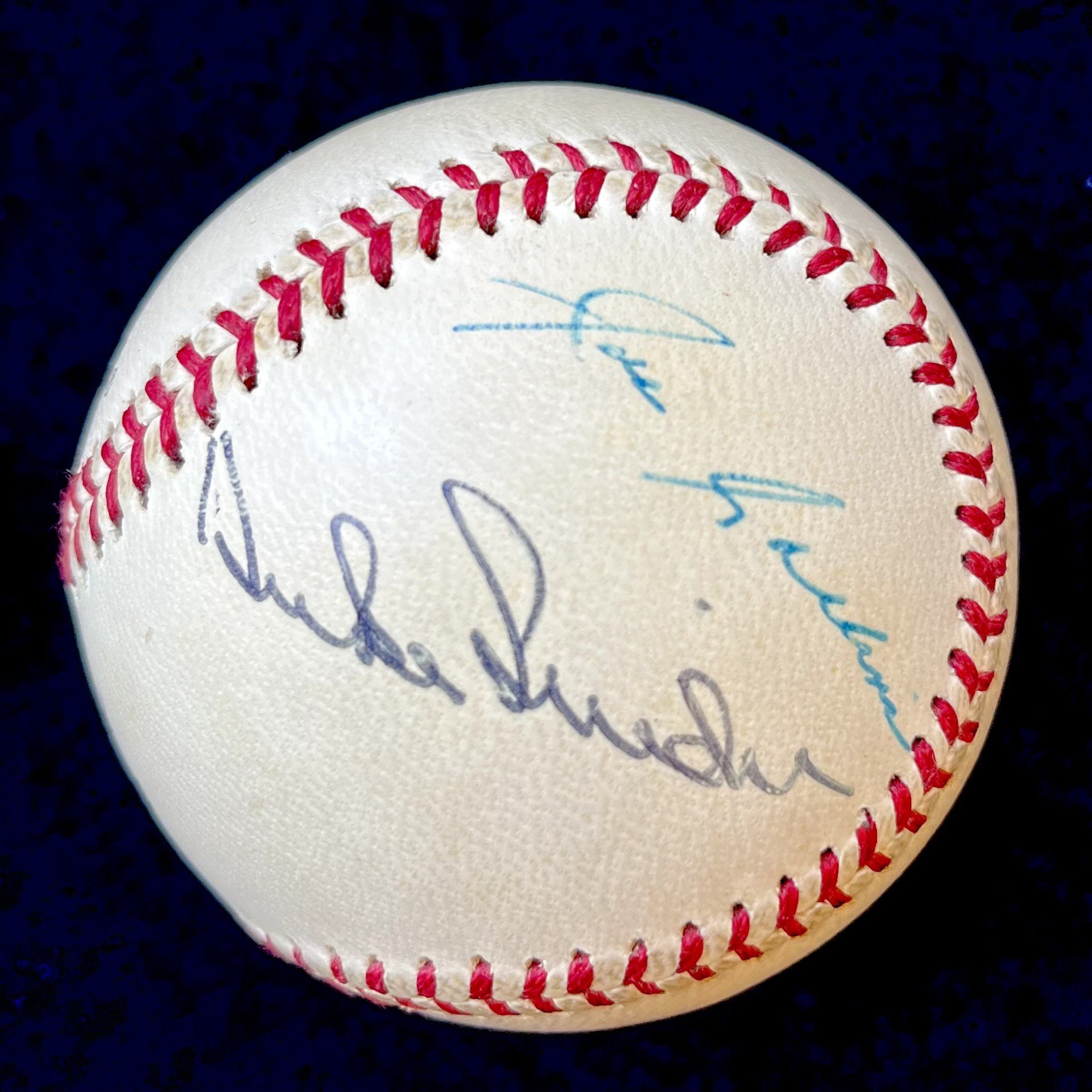 Hall of Famers and Stars Multi Signed Official Major League Ball. Mickey Mantle, Yogi Berra, Duke Snider, Willie Mays, Billie Martin, Joe Collins. JSA