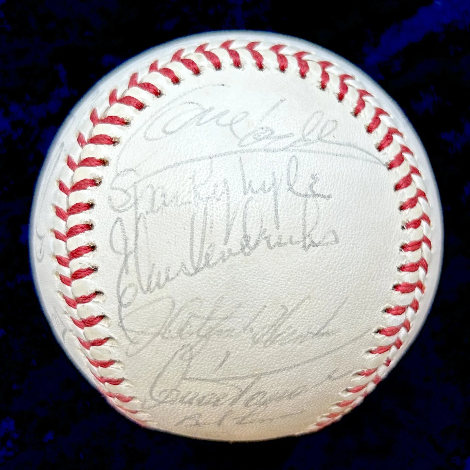 1976 New York Yankees Team Signed (26) Official American League Baseball. Thurman Munson, Yogi Berra, Bob Lemon. Beckett