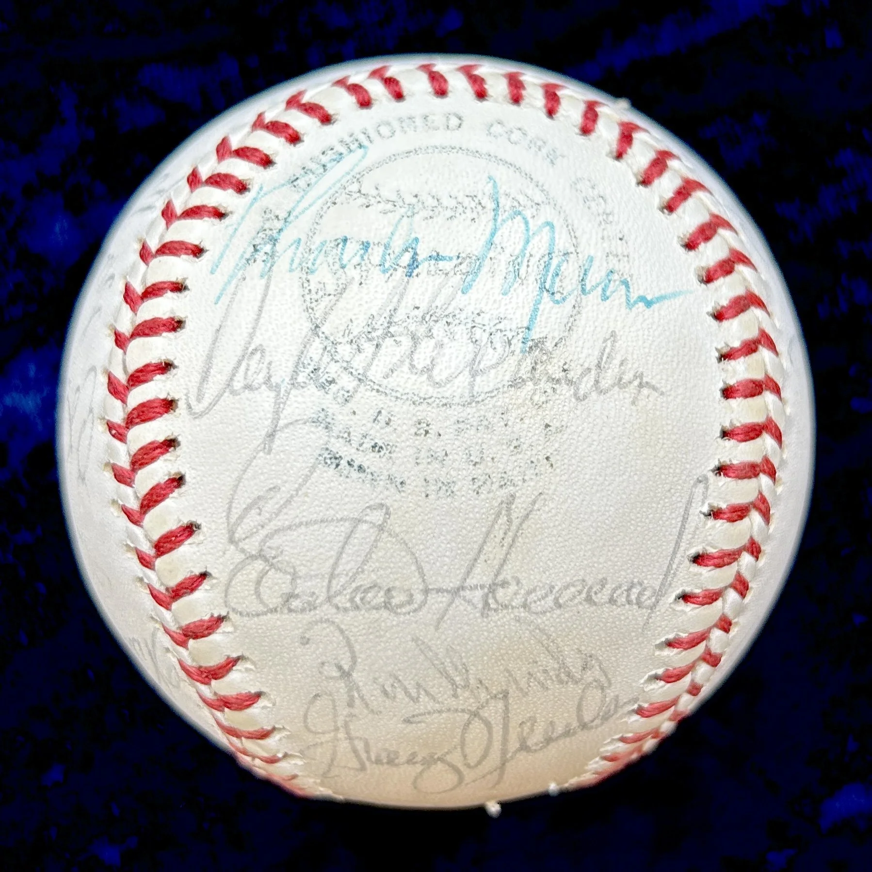 1976 New York Yankees Team Signed (26) Official American League Baseball. Thurman Munson, Yogi Berra, Bob Lemon. Beckett