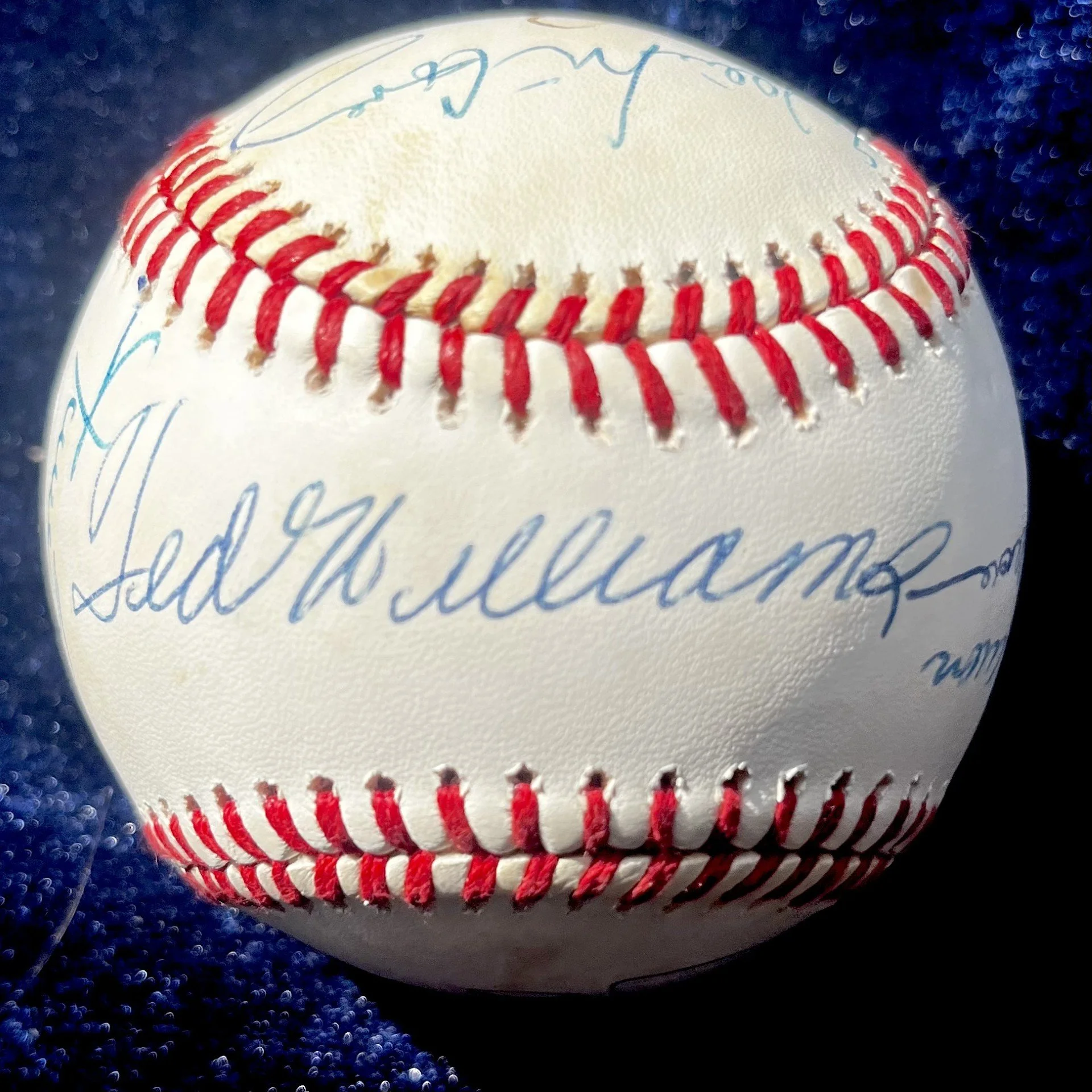Hall of Famers Multi-Signed American League Baseball. Ted Williams, Willie McCovey, Ernie Banks, Stan Musial, Frank Robinson, Hank Aaron, Reggie Jackson, Willie Mays, and Harmon Killebrew. PSA
