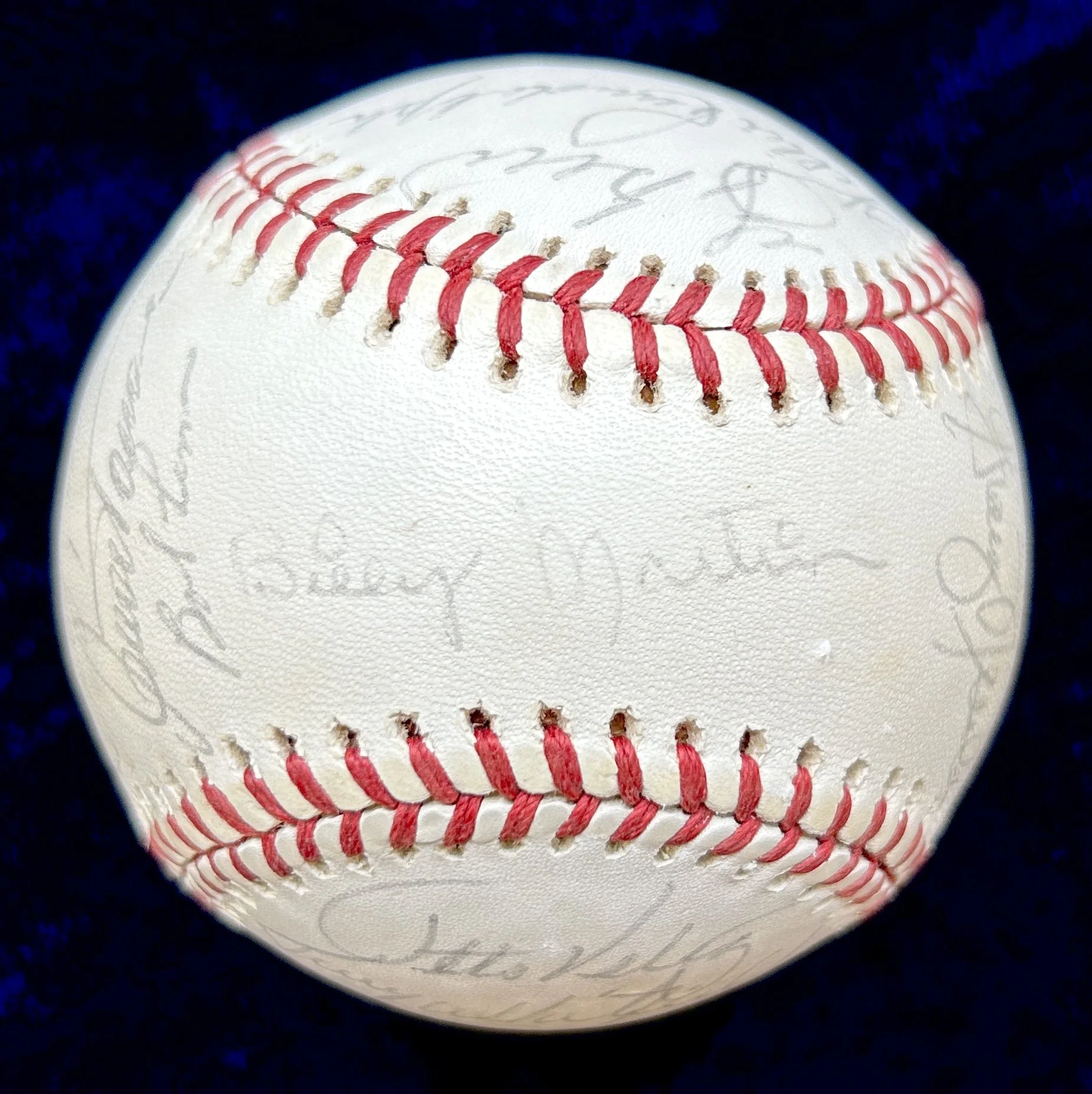 1976 New York Yankees Team Signed (26) Official American League Baseball. Thurman Munson, Yogi Berra, Bob Lemon. Beckett