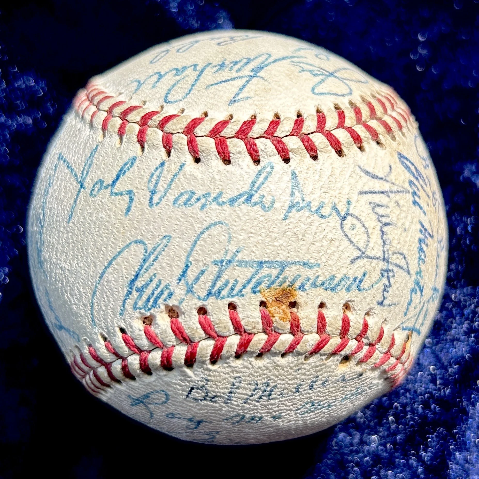 1960 Cincinnati Reds Team Signed (31) Official National League Baseball. Frank Robinson, Gus Bell, Vada Pinson. PSA
