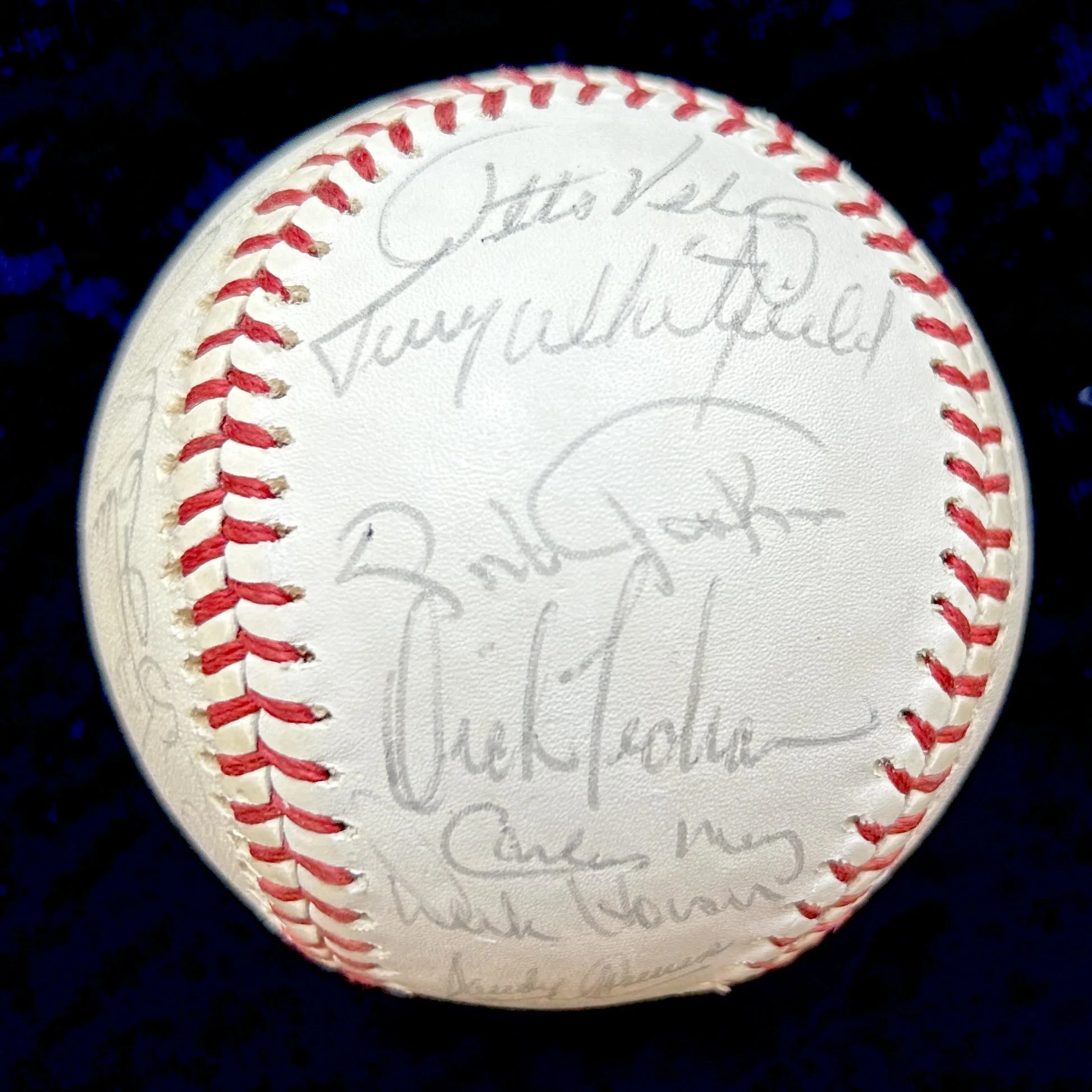 1976 New York Yankees Team Signed (26) Official American League Baseball. Thurman Munson, Yogi Berra, Bob Lemon. Beckett