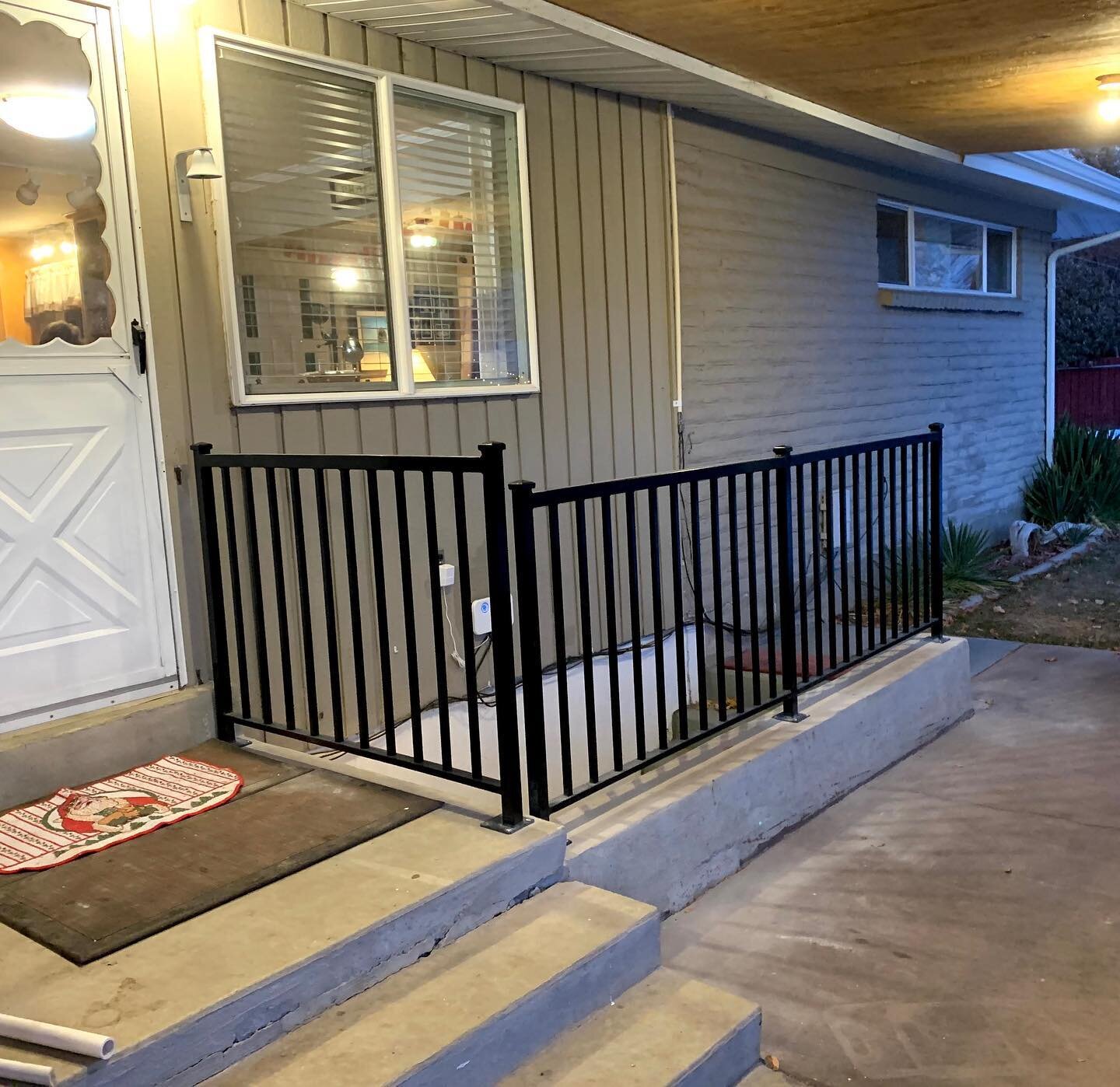 Simple rail with bevel capped posts

#railing #steelfabrication #customsteel #utahvalley