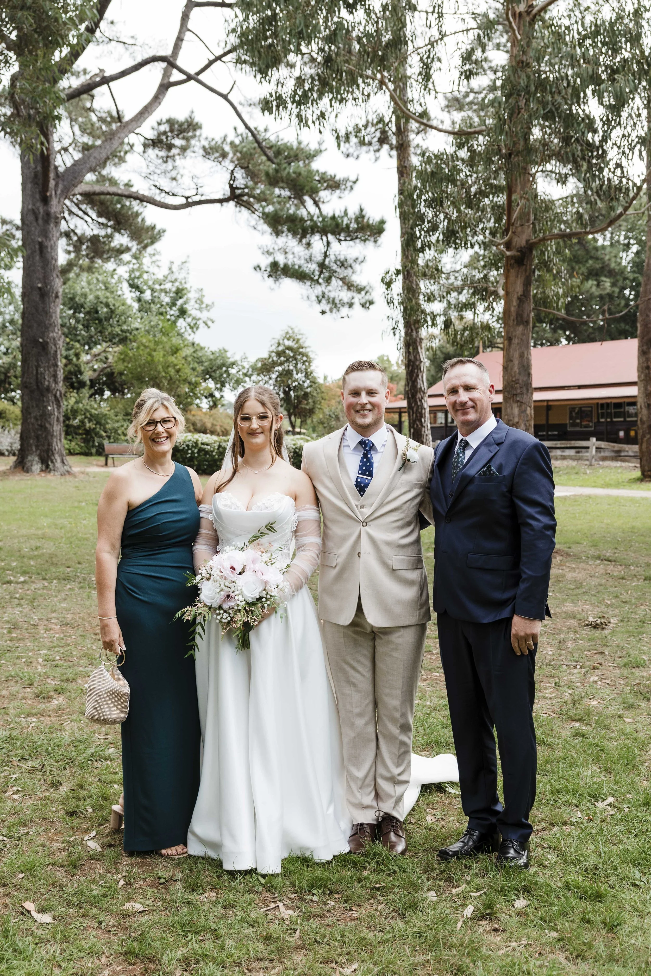 Amelia&Matthew_Highlights-134.jpg