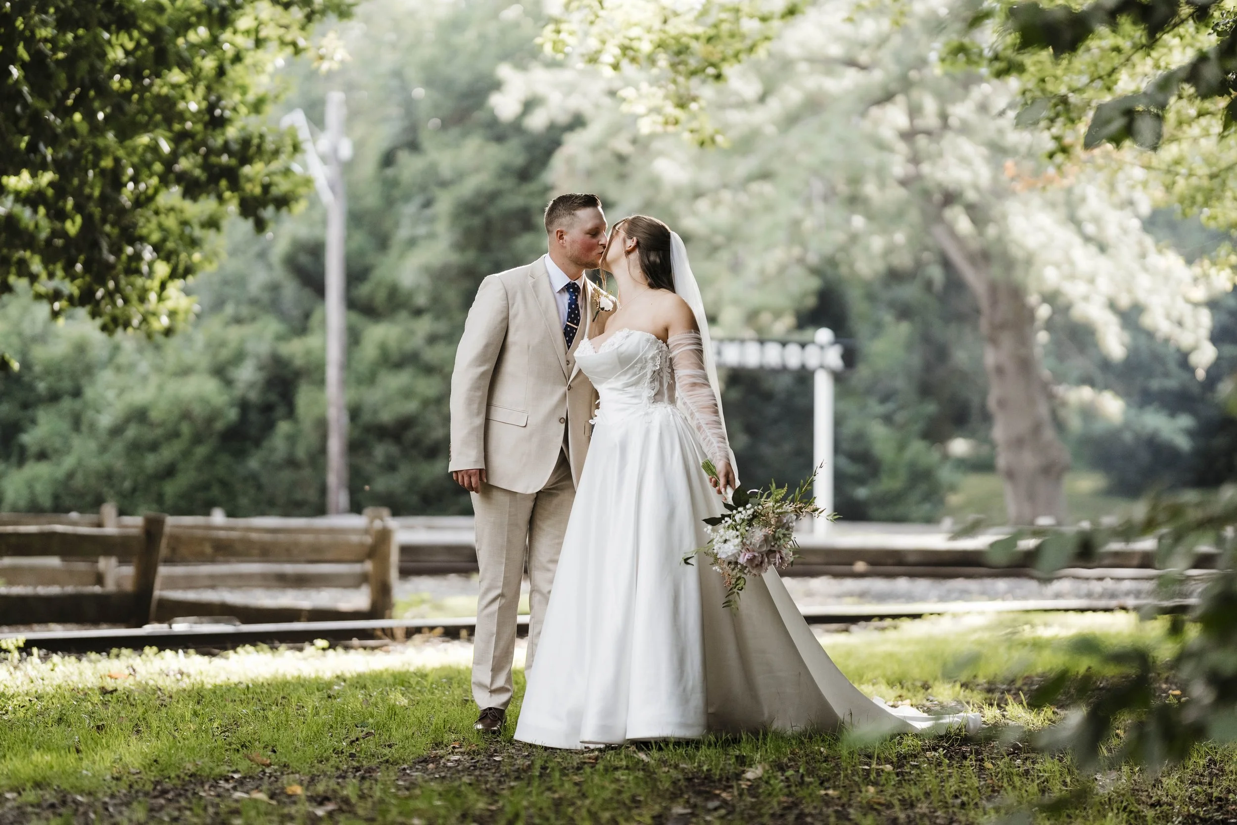 Amelia&Matthew_Highlights-162.jpg