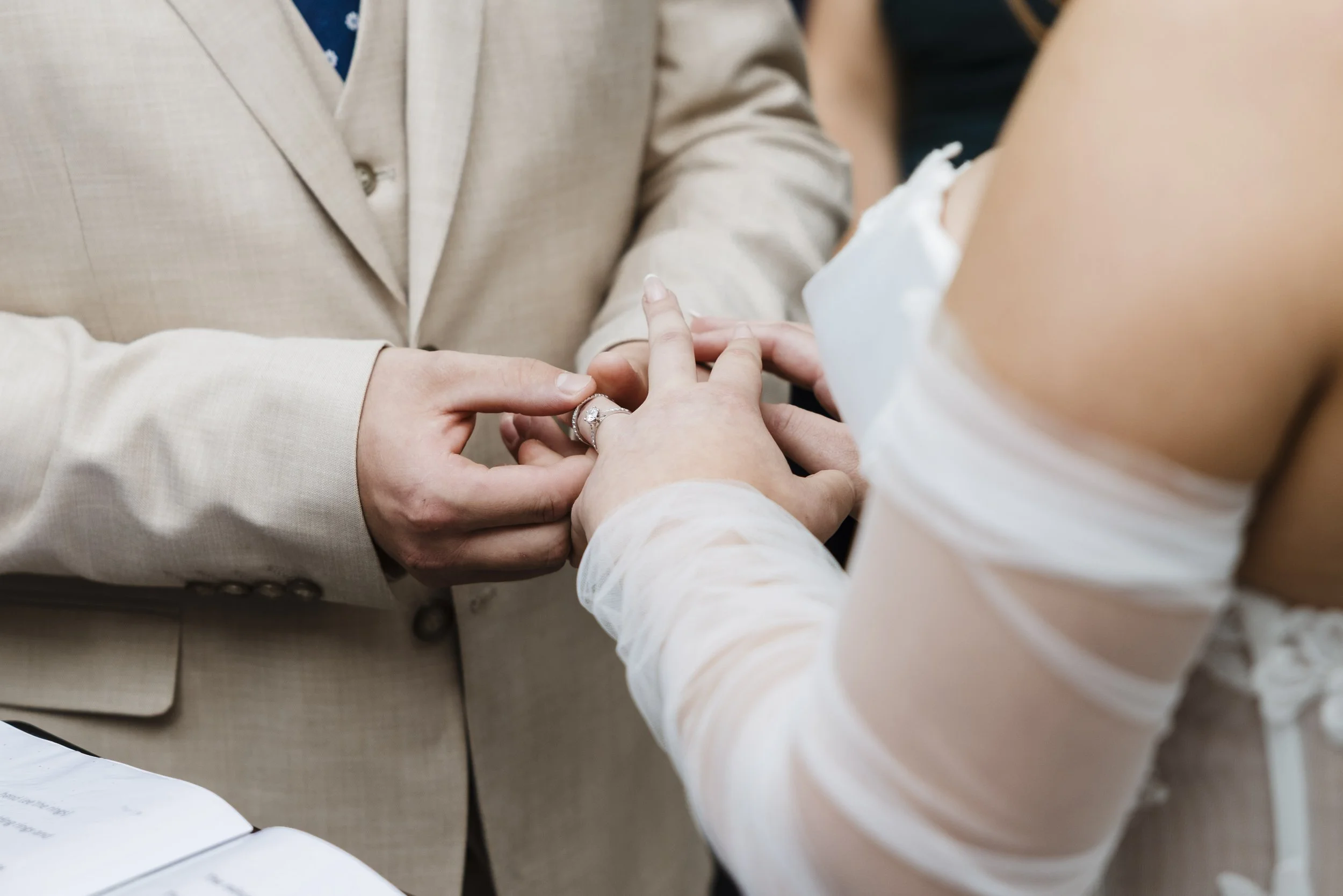 Amelia&Matthew_Highlights-103.jpg