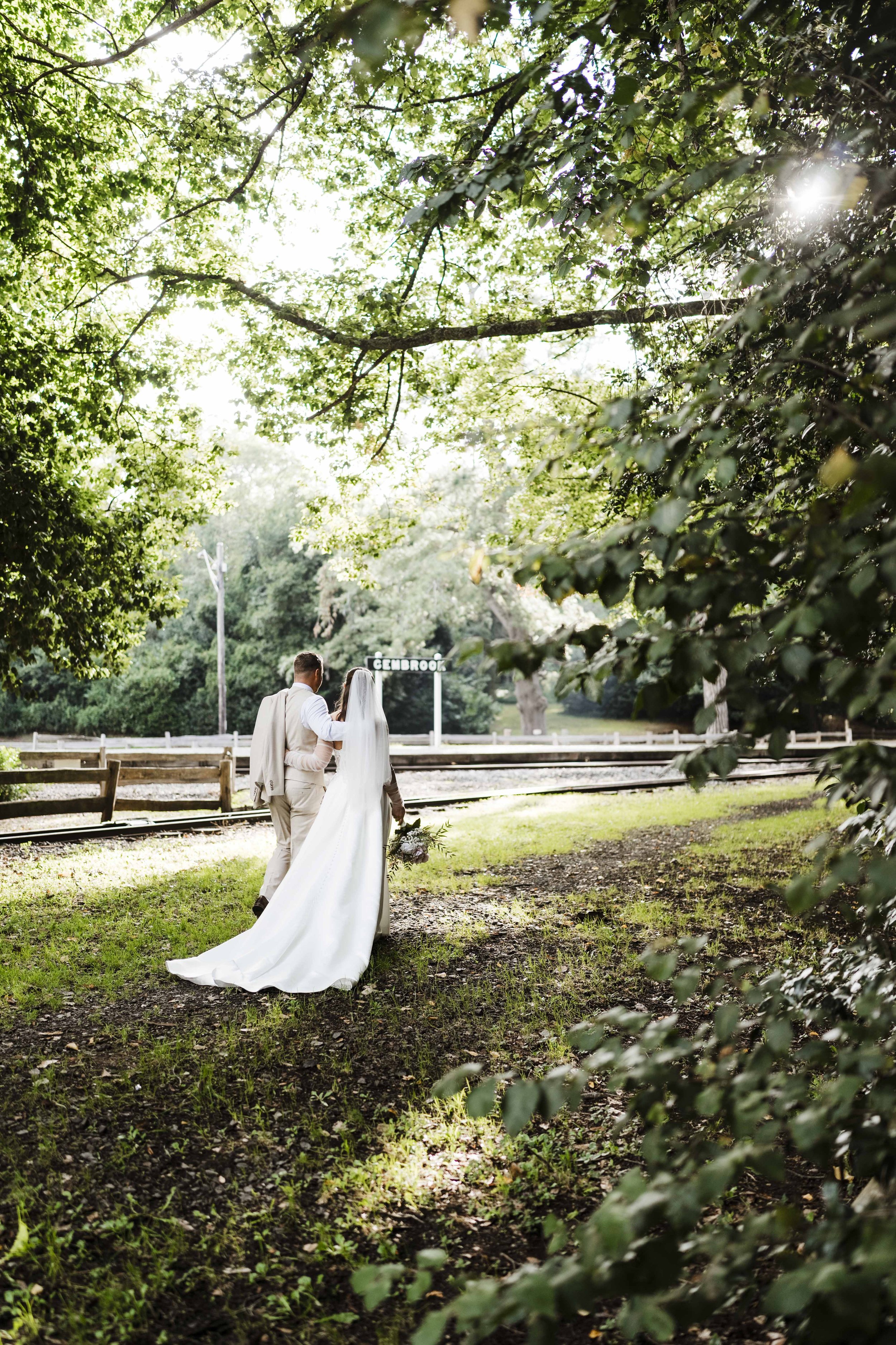 Amelia&Matthew_Highlights-167.jpg