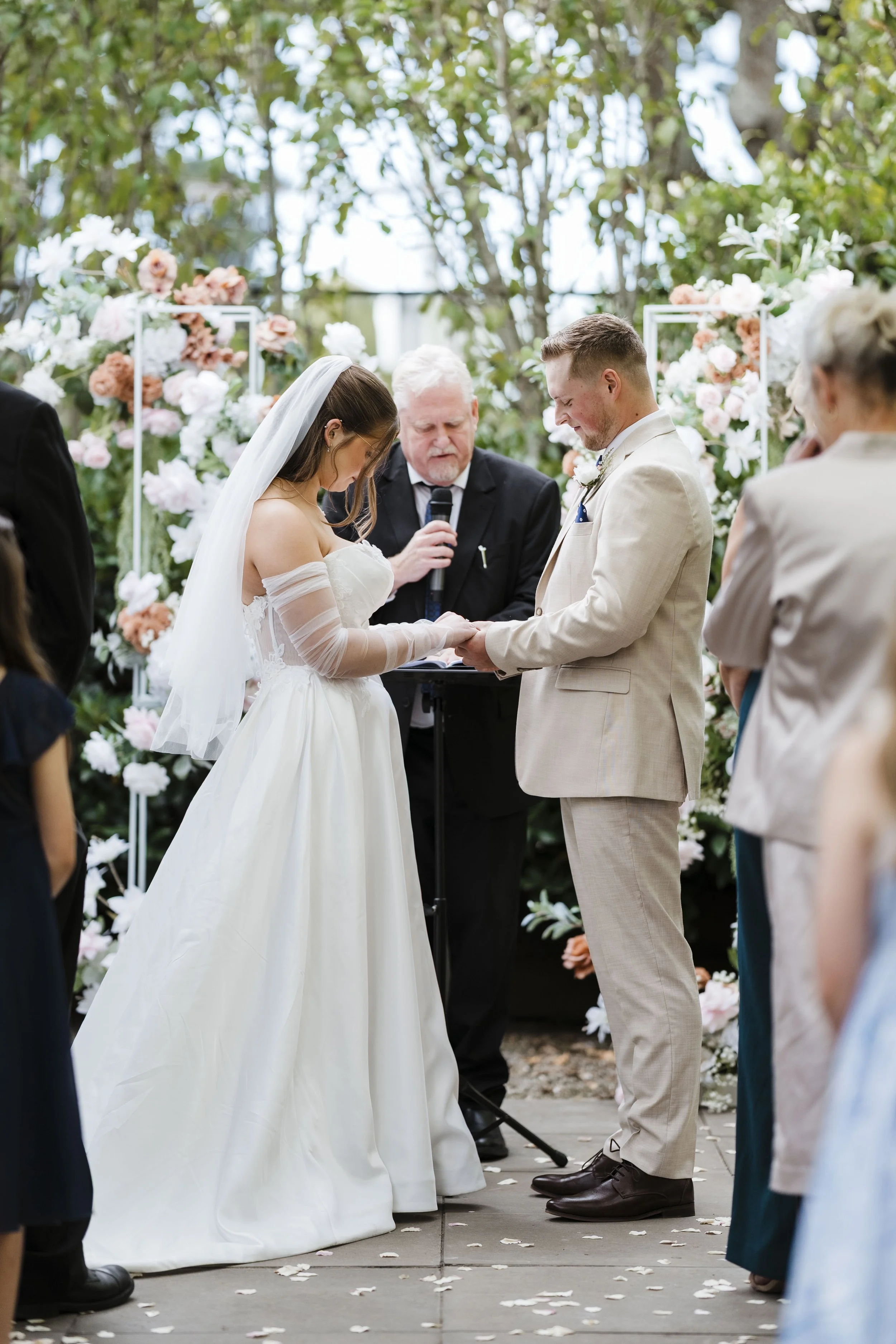 Amelia&Matthew_Highlights-104.jpg