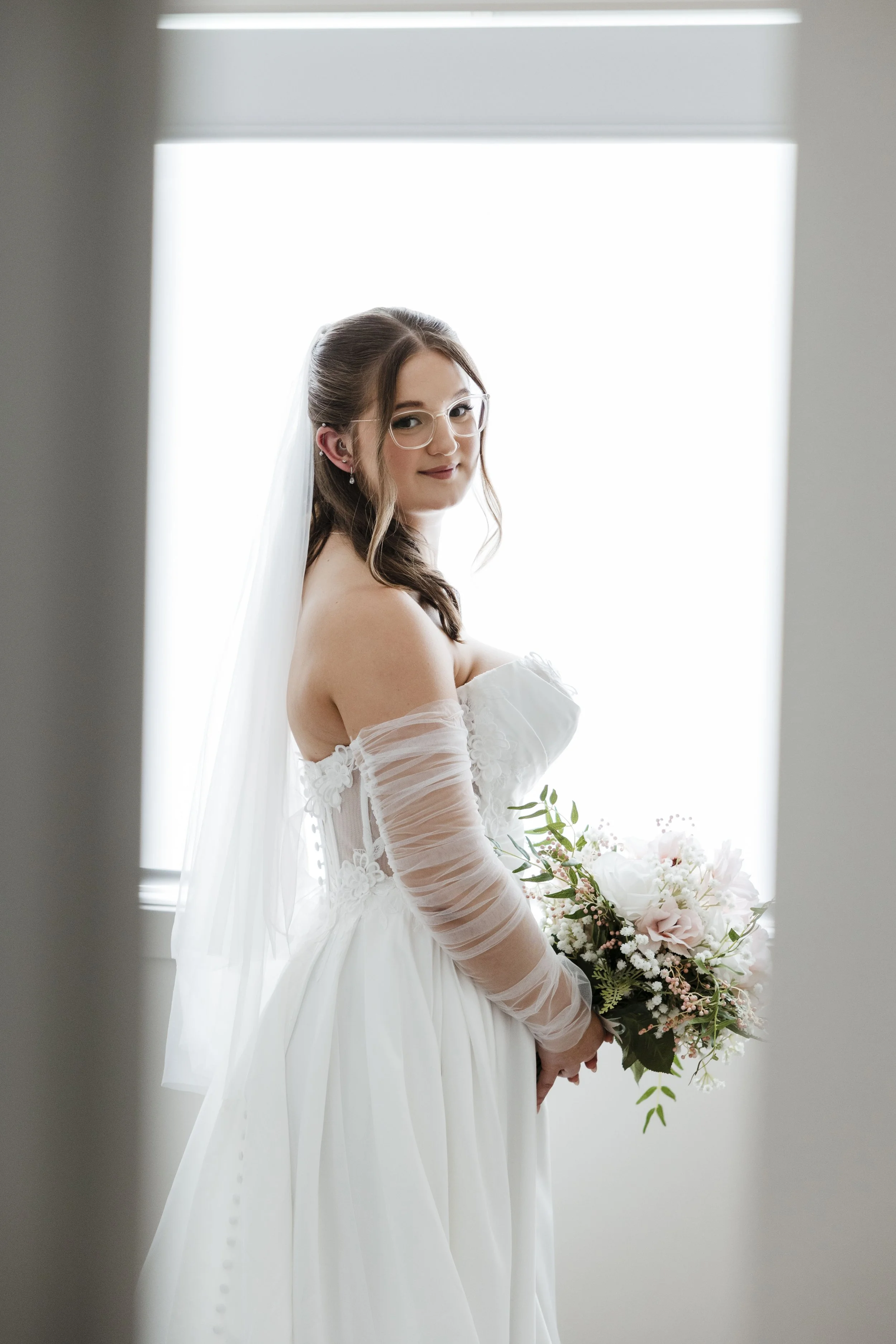 Amelia&Matthew_Highlights-74.jpg