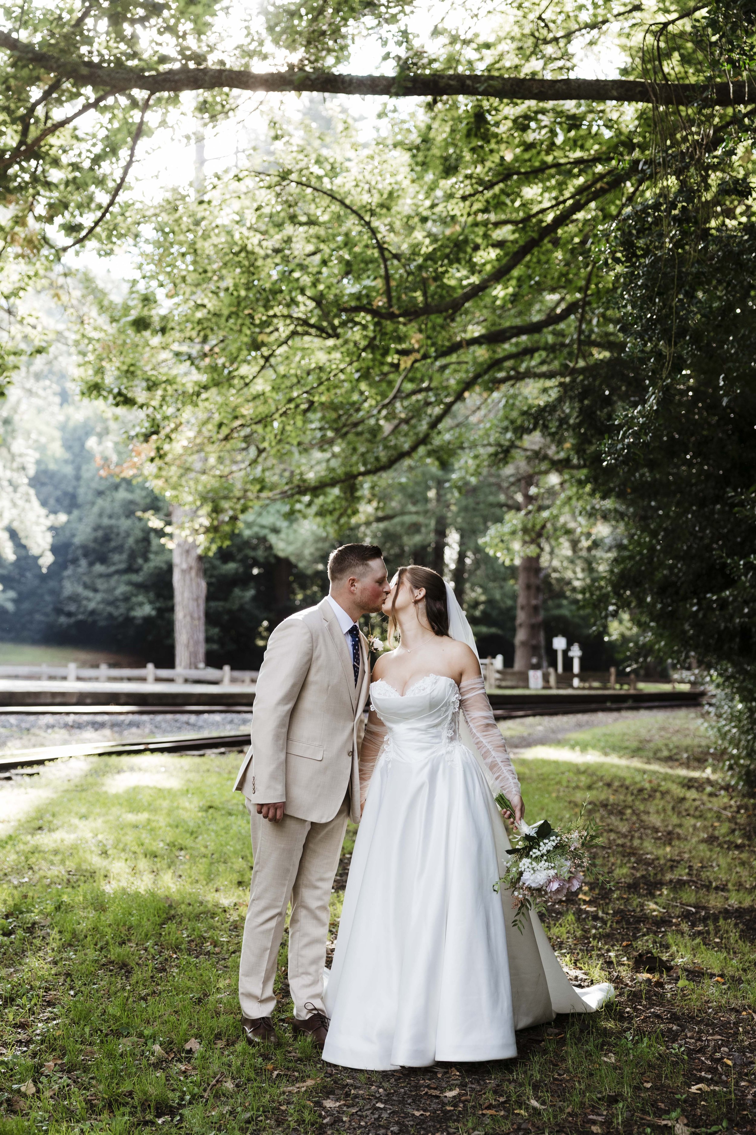 Amelia&Matthew_Highlights-159.jpg