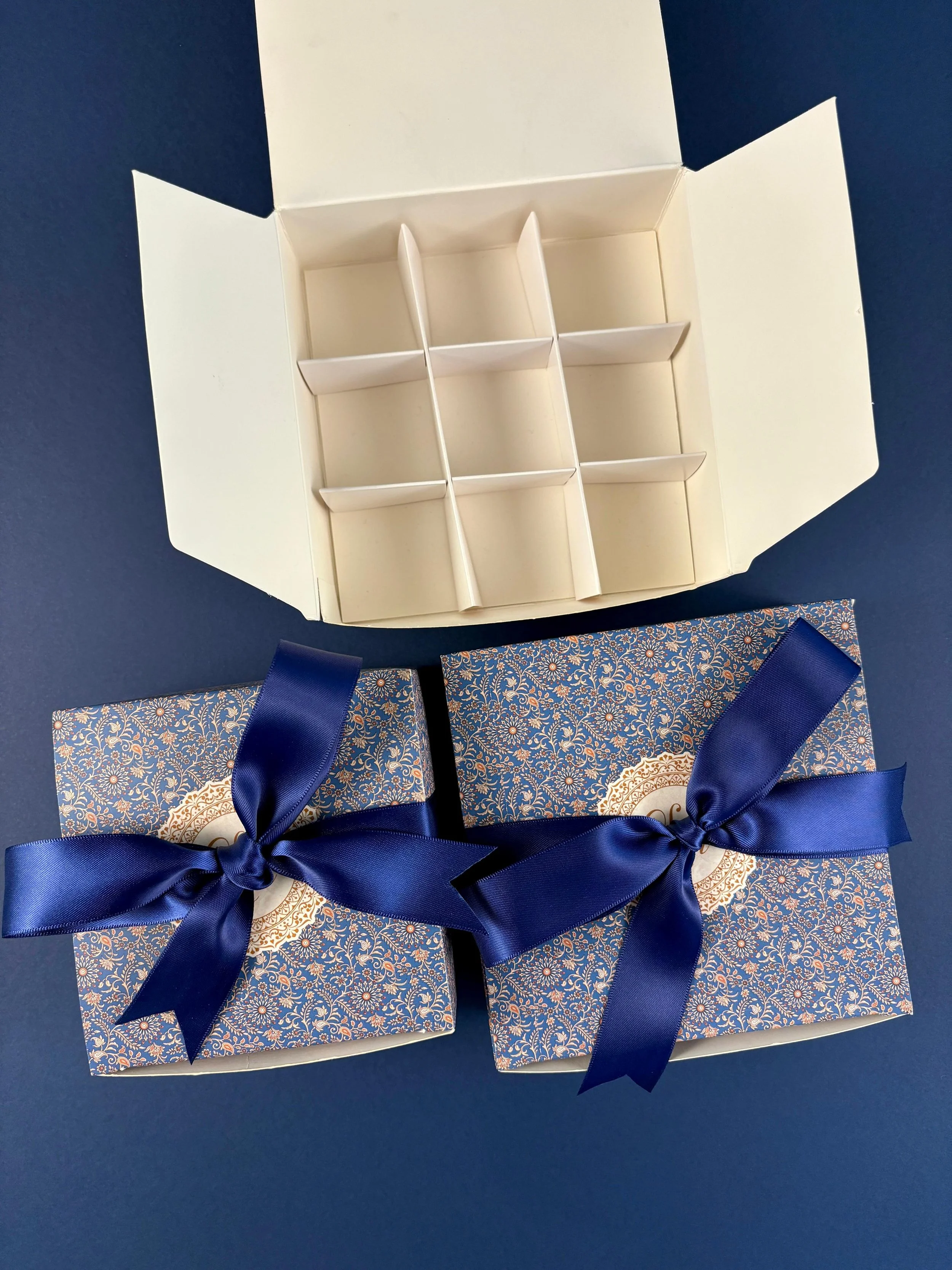 Classic Collapsable Box with Ribbon & Tag (fits up to 500Gms)