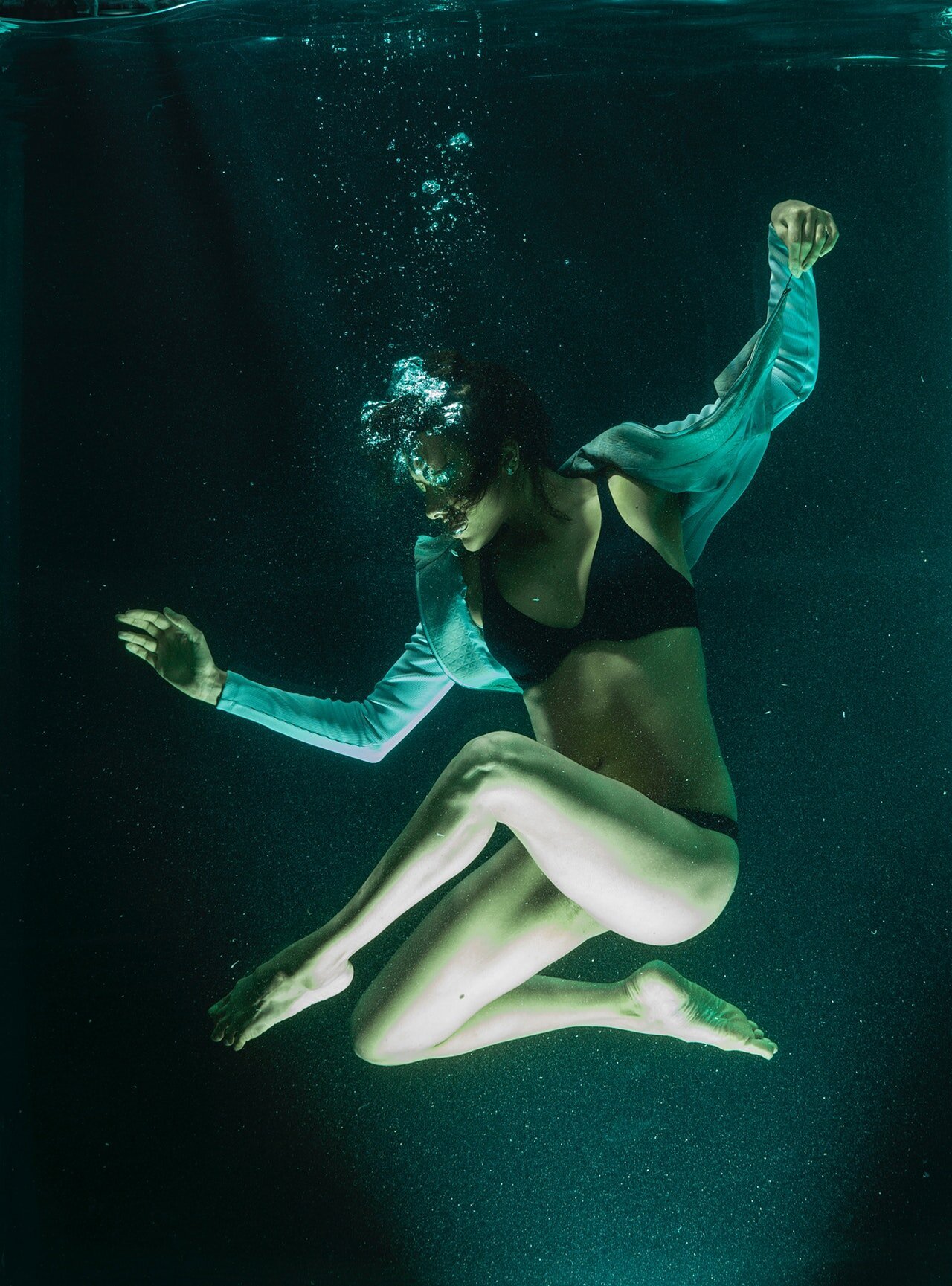 underwater-photography-of-woman-1559262.jpg