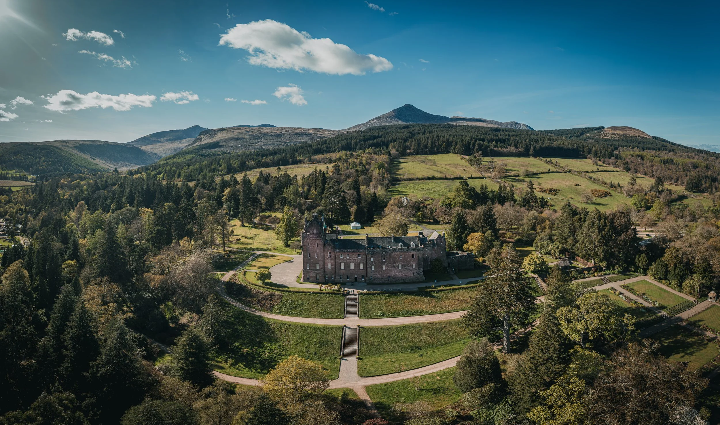 Broddick Castle air pano 2.jpg