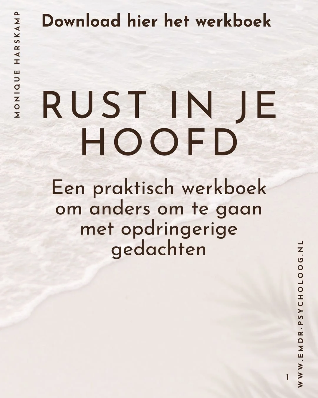 Boekomslag voor 'Rust in je hoofd', een praktische werkboek met opdringerige gedachten, ontworpen door Monique Harksamp, met een achtergrond van zand en water.
