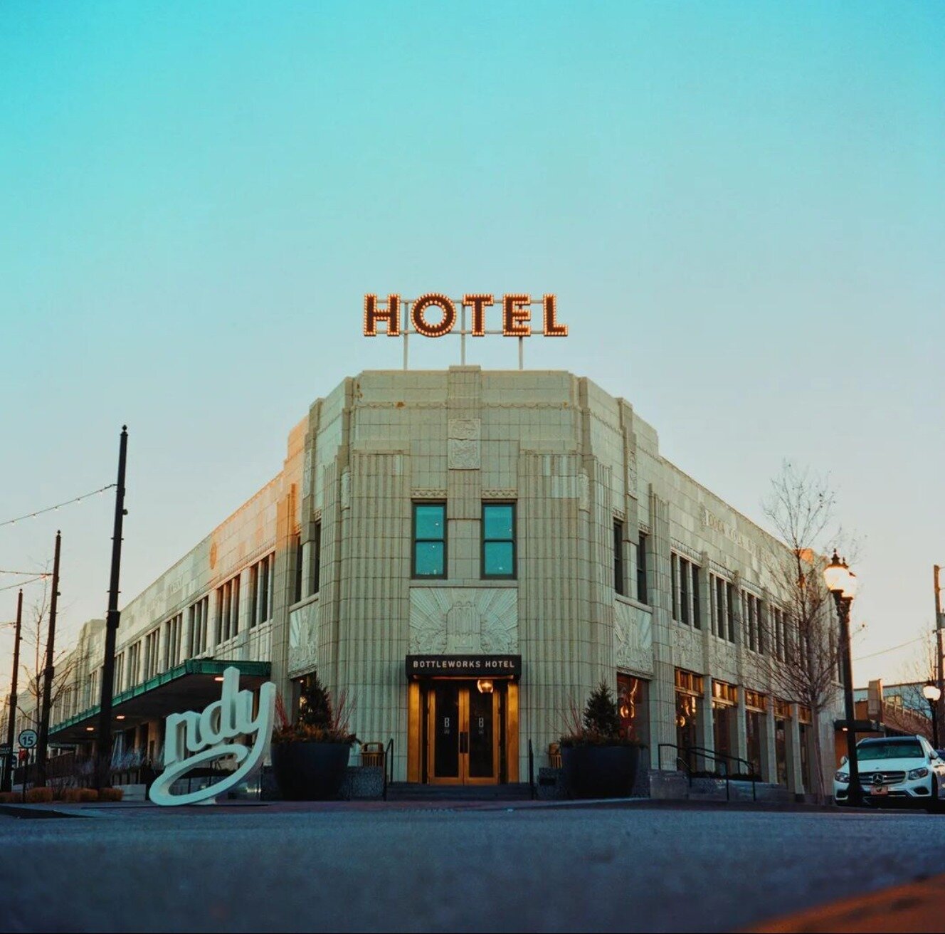 An incredible shot of Bottleworks Hotel by @jeremyshootsfilm 💫⁠
⁠
📸: @jeremyshootsfilm Art Deco 2.0 🫰⁠
⁠
⁠
#indiana #indianapolis #indianapolisrealtor #NoblesvilleIN #WestfieldIN #ZionsvilleIN #CarmelIN #FishersIN #indy #317 #269 #616 #loveindy #i