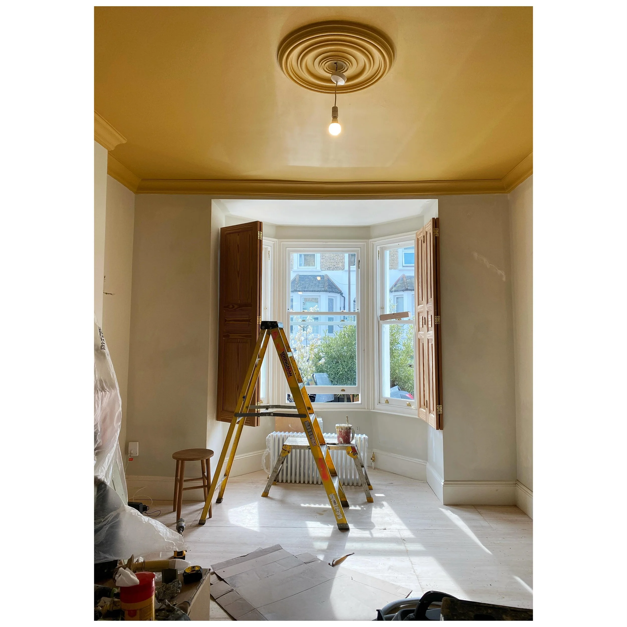 Going for a bold colour on the ceiling in the living room and waiting for the floors to go in&hellip; this room is going to look beautiful&hellip;

#interiordesign #interiordesignlondon #interiors #interiorstyling #interi&oslash;r #interiordesigner #