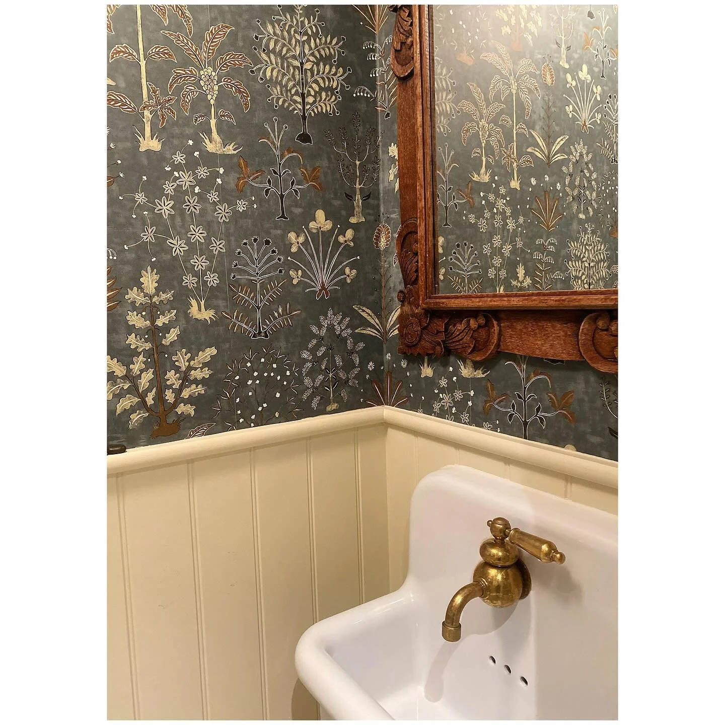Wallpaper love&hellip; in the guest wc at our Camberwell project&hellip;

#interiordesign #interiorinspo #interiordesignersofinsta #interiordesigncollective #interiordesigner #interior #interi&oslash;r #interiordesigner #interiordesignlovers #interio