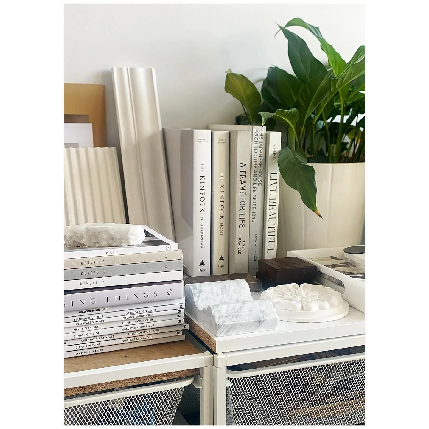 Some of my favourite reads and inspo sitting in the studio patiently waiting for me to have a spare minute&hellip; 

#busybusy #interior #interiorinspo #interiorinspiration #interiordesignersuk #interiordesign #interiordesigner #interiordecor #interi
