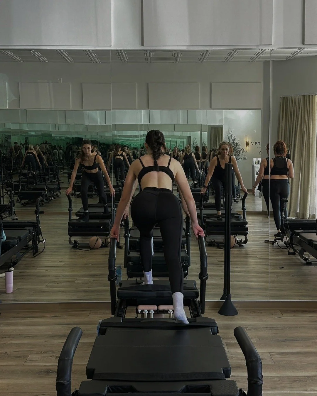 🌟 POV&mdash;Your First V Studios Experience:🌟

Arrive 10 minutes early to check in at our front desk. You'll meet your instructor and receive a helpful overview of the class, along with guidance on how to use our customized reformers.

Stay refresh