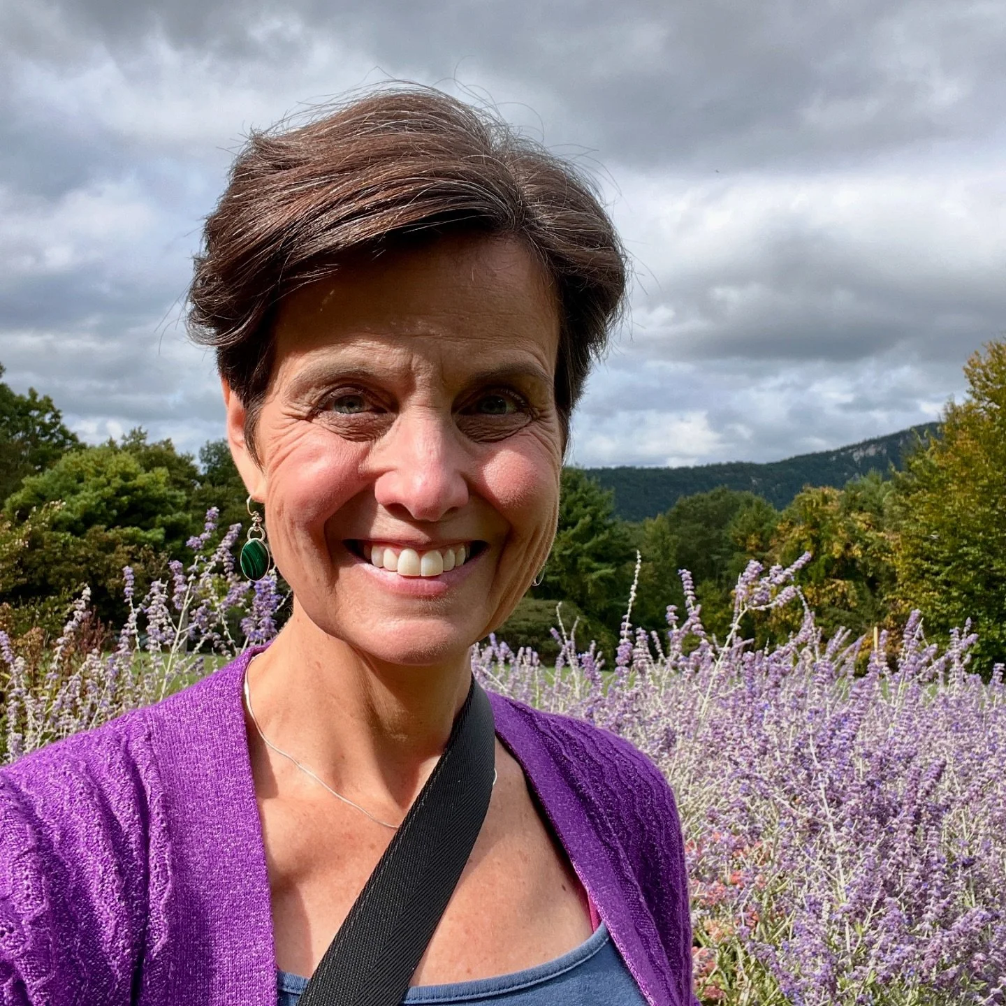 That’s lavender, right? 💜 Beautiful day to take photos and video inside a staged home (follow @stagedryte ) and outside in the stunning garden. 
#beautifulberkshires #socialmedialife #intheberkshires #dawnlovessocial