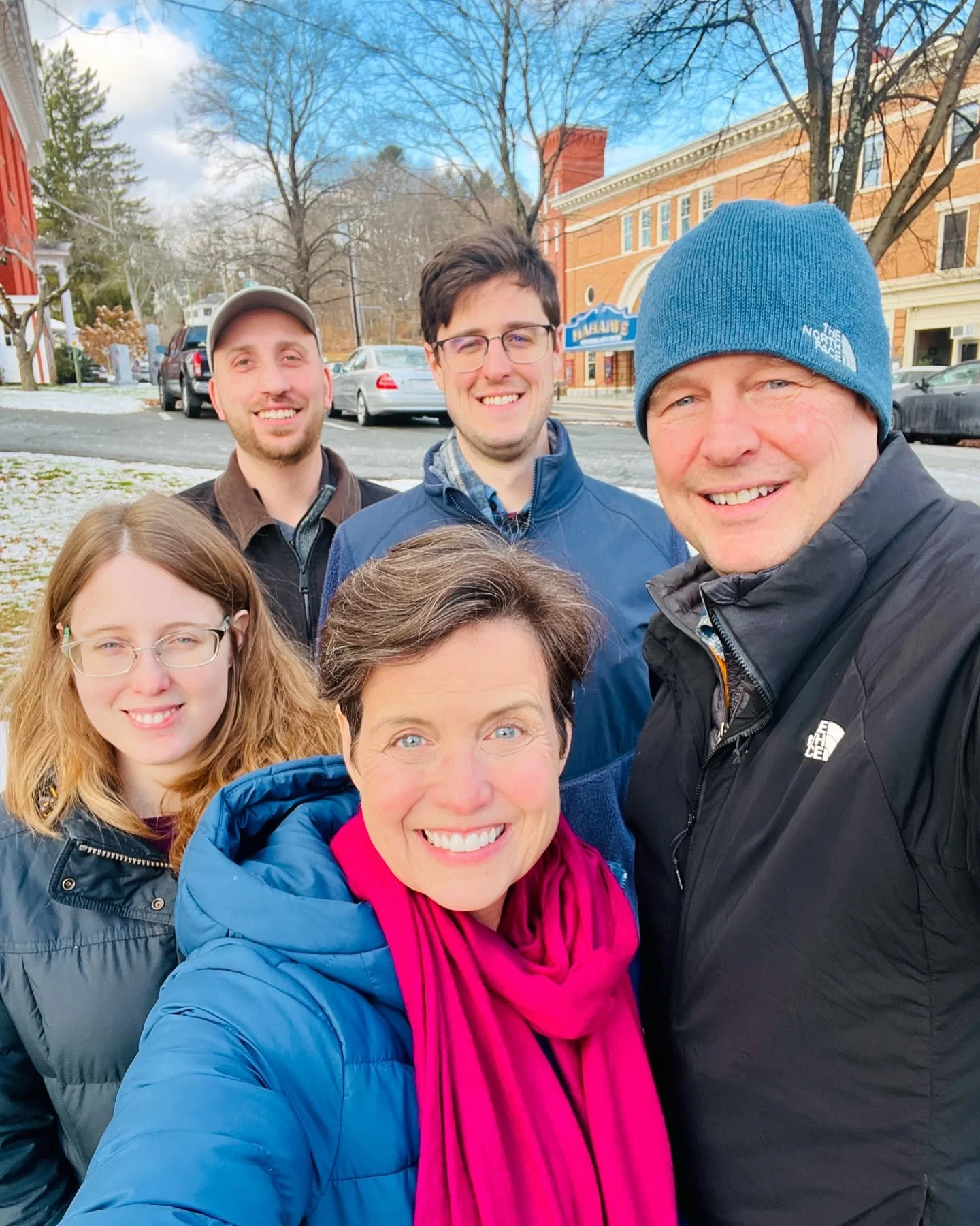 Hi friends! Happy Holidays from Dawn Loves Social and my team (well, really, they’re my family and don’t do any work for me…but I couldn’t do it without them!) Enjoy the season and those you love and who love you in return. ❤