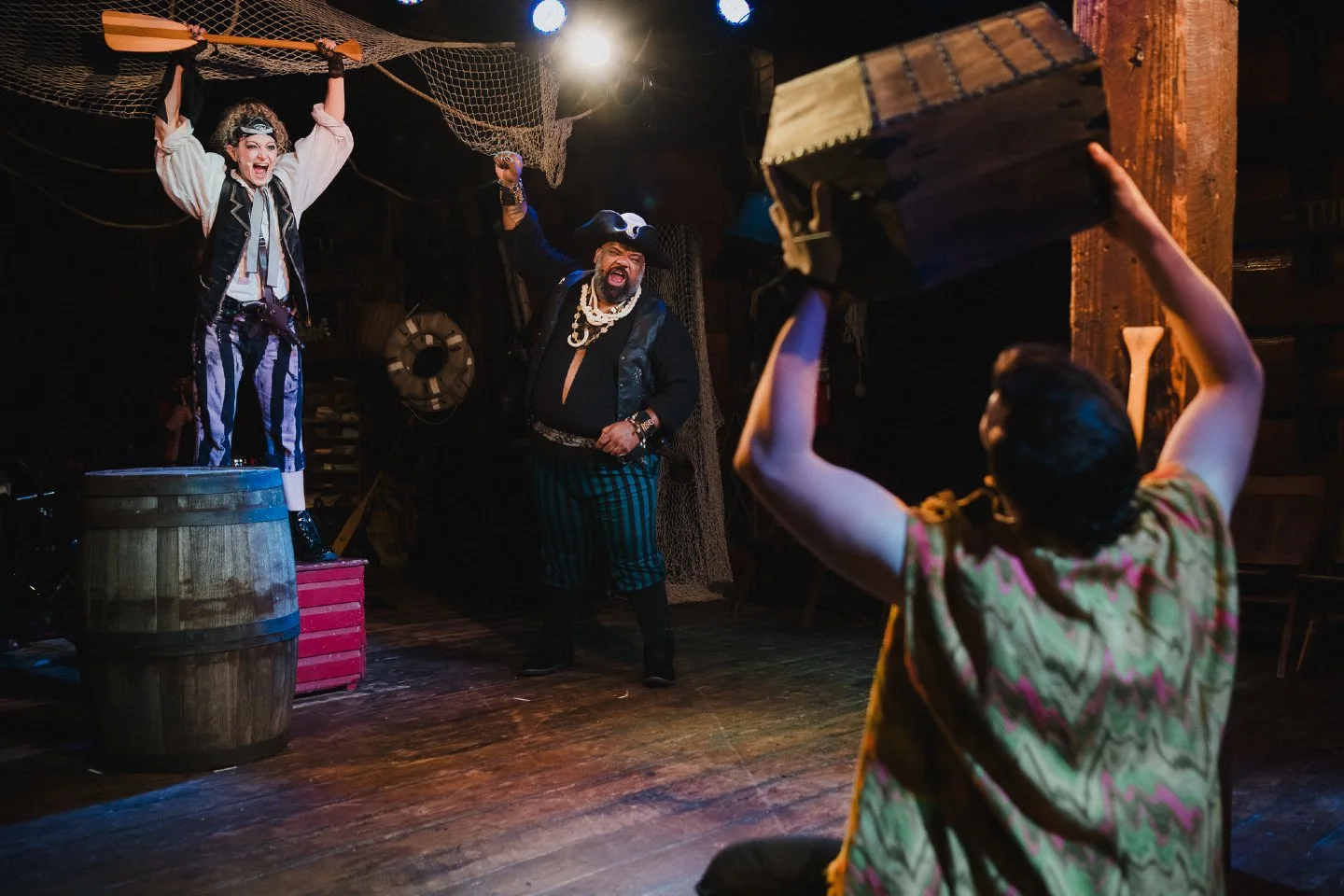 Here&rsquo;s one of my favorite shots from @theroyalpyrate at @thewaterfrontmuseumbarge. Such a fun and high-energy show in a truly unique space!

Music &amp; Lyrics by @jasonlandonmarcus
Book by @chas_libretto
Directed by Emily Abrams
Costumes by @a