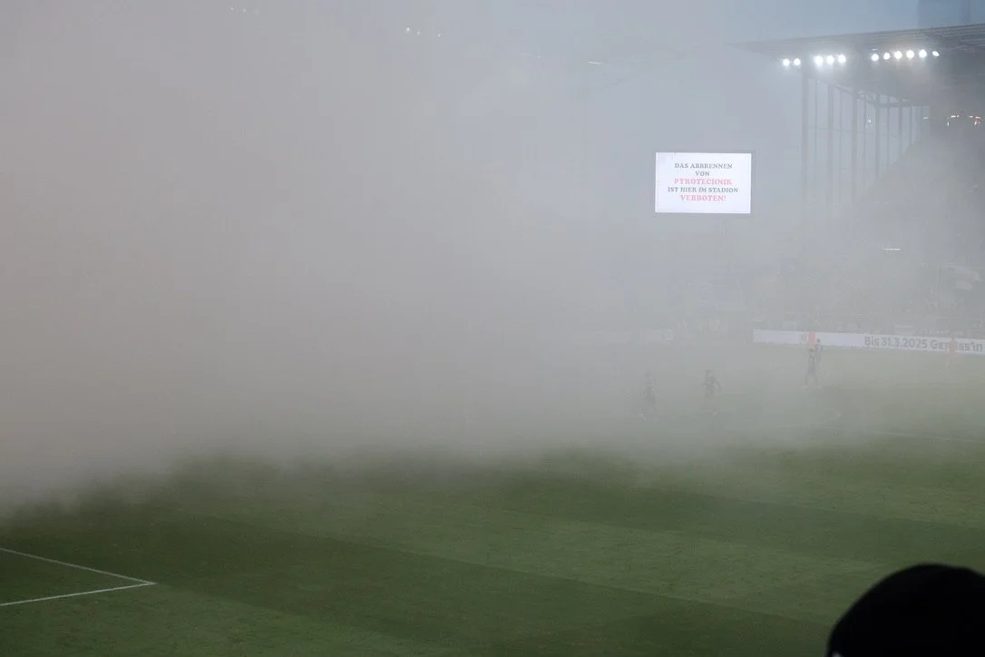 Durchblick -- St. Pauli, 01.02.2025, FUJIFILM X-M5, XC15-45mmF3.5-5.6 OIS PZ, ISO 1250, 68 mm, ƒ5.6, 1/320 s