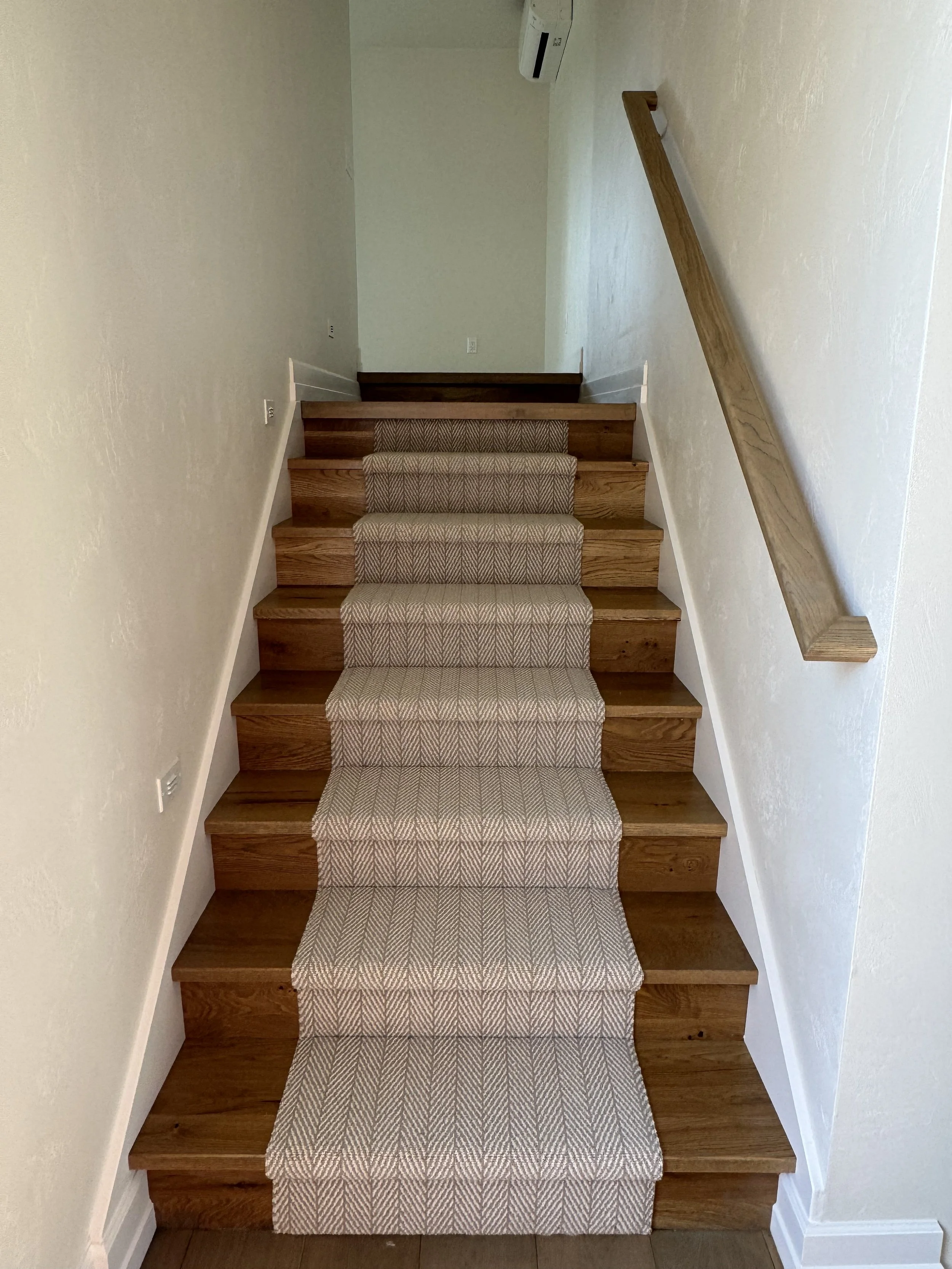 Stairs with stairrunner