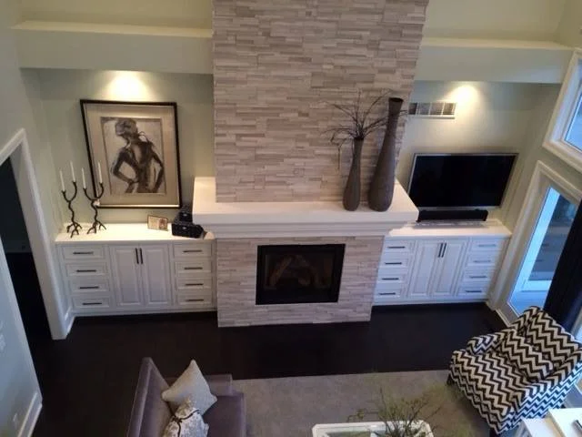 Living room with built-in shelves and fireplace