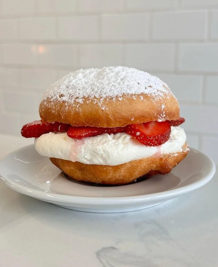 Strawberry Whip Cream Paczki