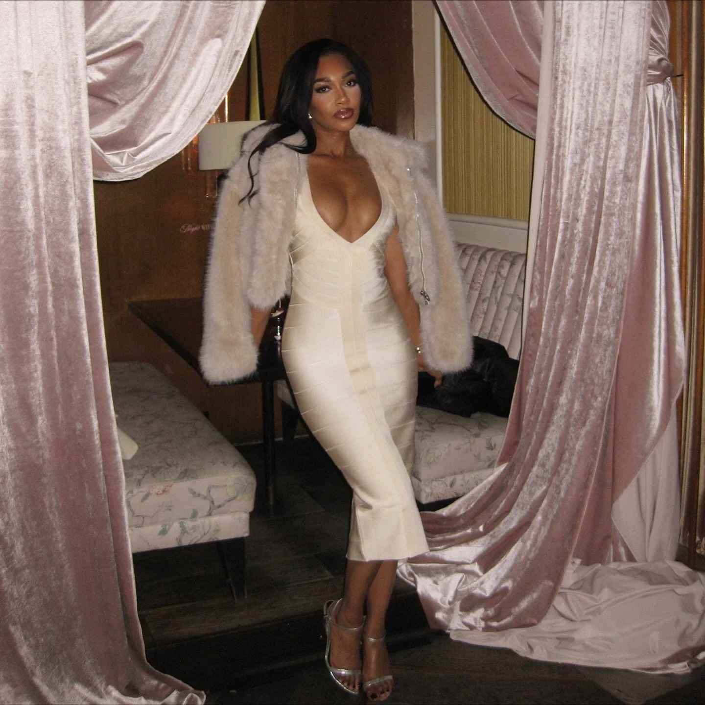 You gotta love it @houseofcb 🥂