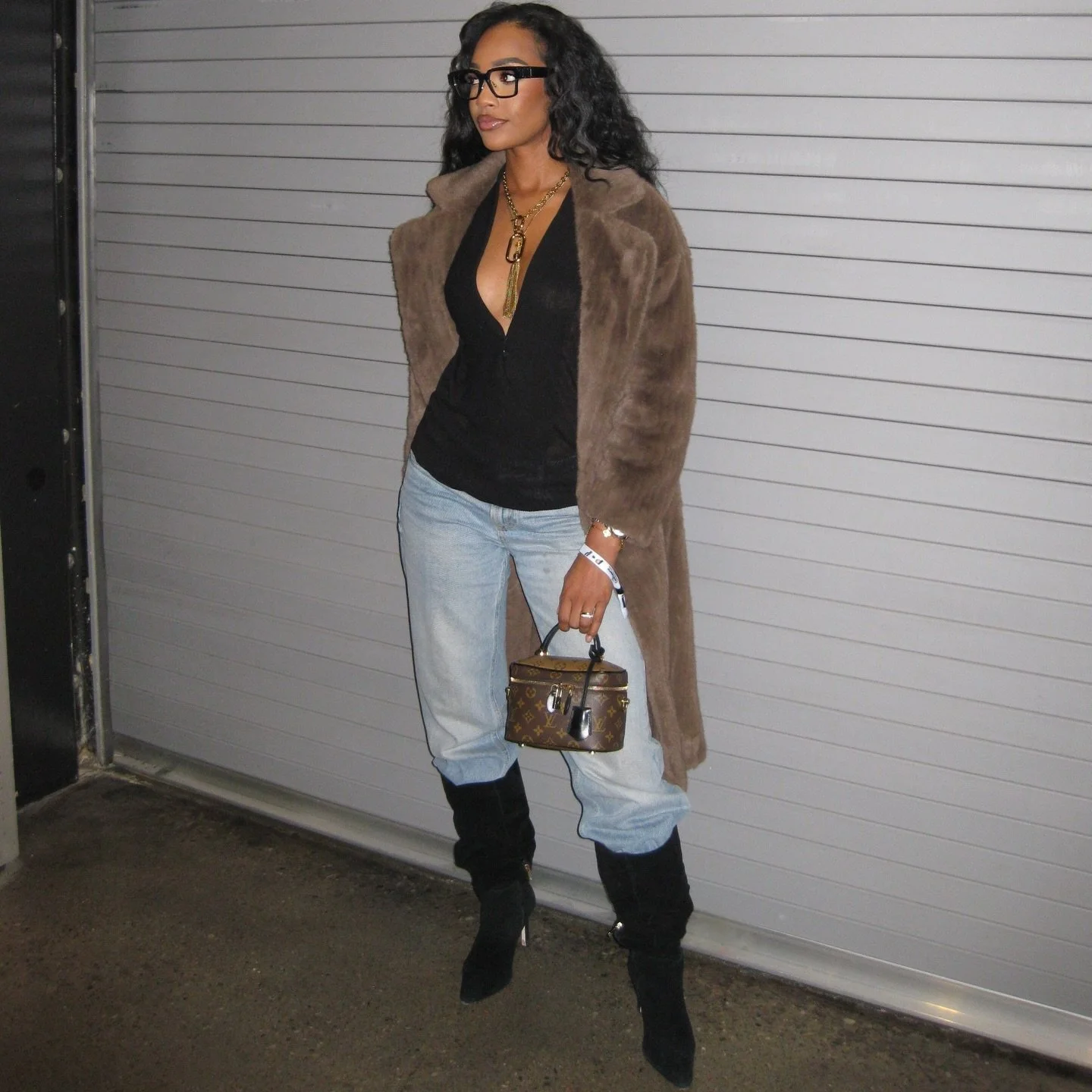 Courtside distraction ♟️ 
&bull;
&bull;
Top: @bypaigeleneigh